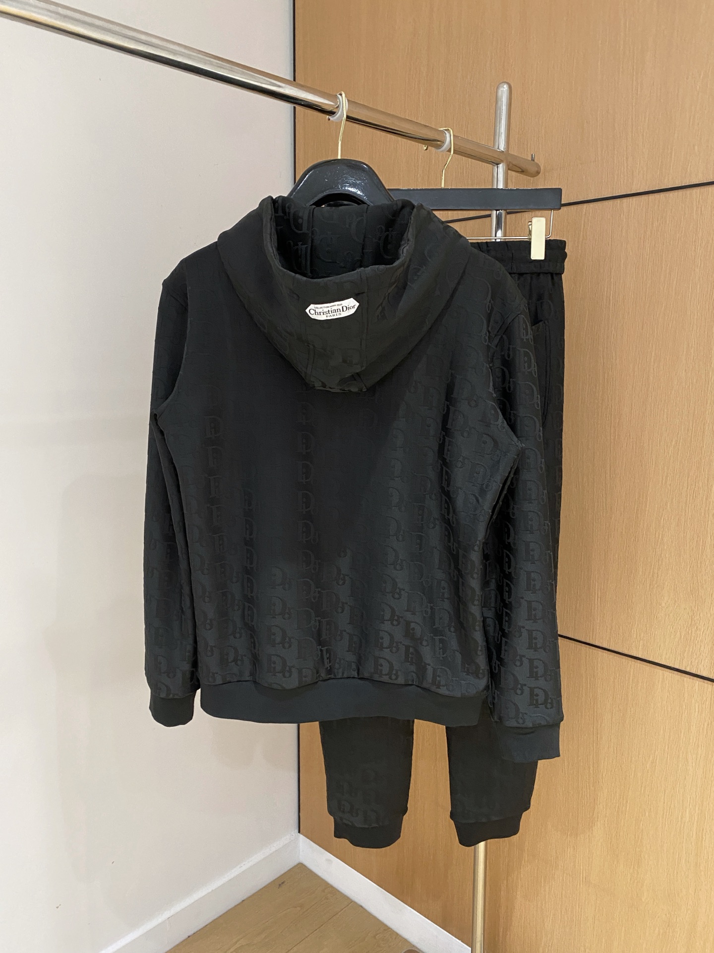 迪奥 2025全新爆款开衫套装 原单狠货🇭🇰倾注顶级设计师的精心之作 就为一个贴合、完美的上身效果 全天