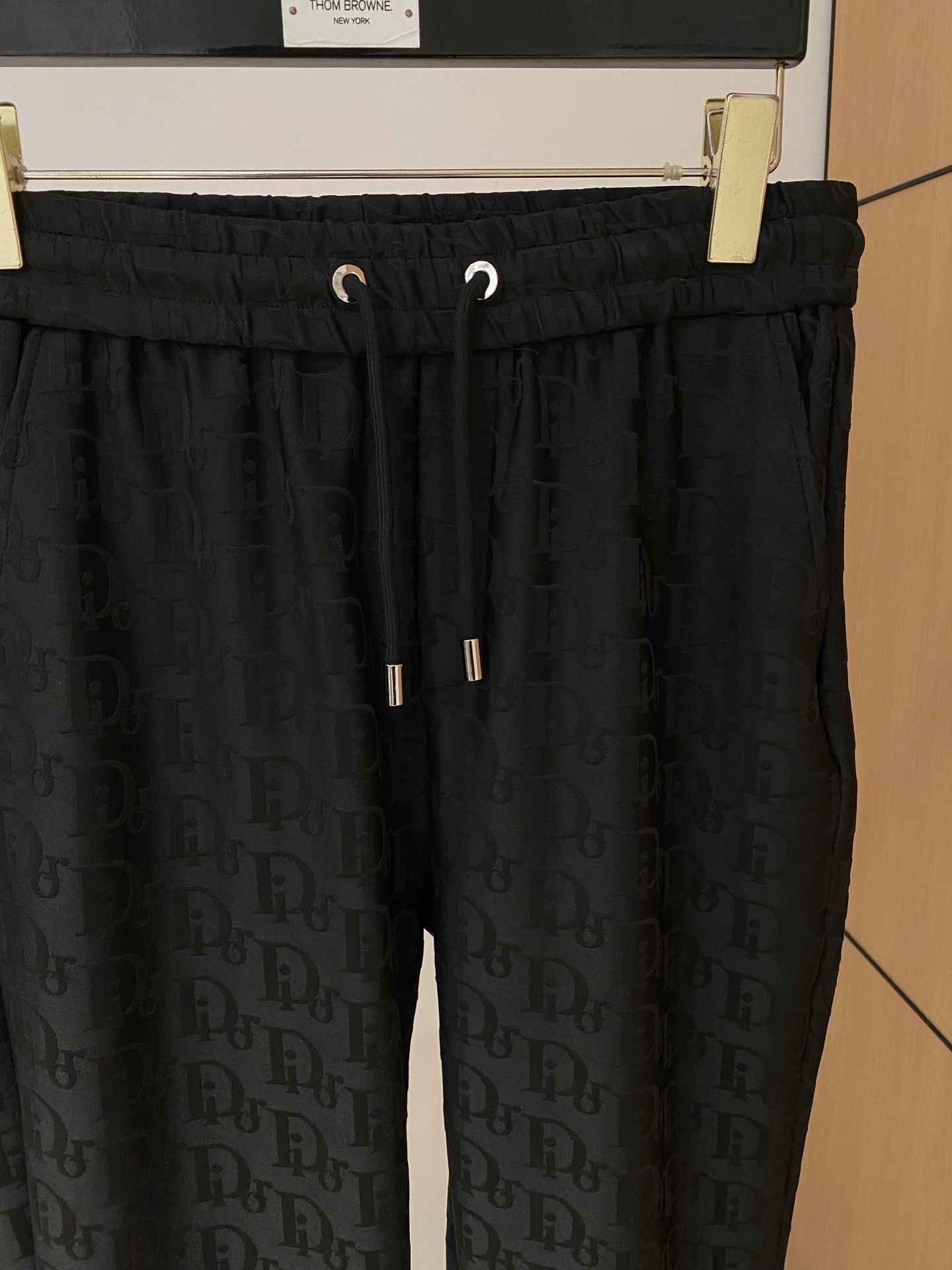 迪奥 2025全新爆款开衫套装 原单狠货🇭🇰倾注顶级设计师的精心之作 就为一个贴合、完美的上身效果 全天