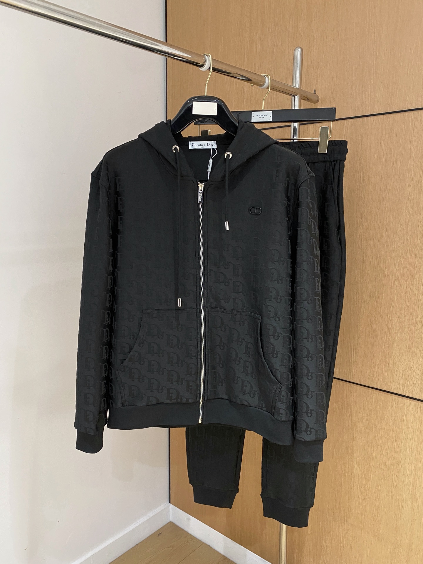 迪奥 2025全新爆款开衫套装 原单狠货🇭🇰倾注顶级设计师的精心之作 就为一个贴合、完美的上身效果 全天