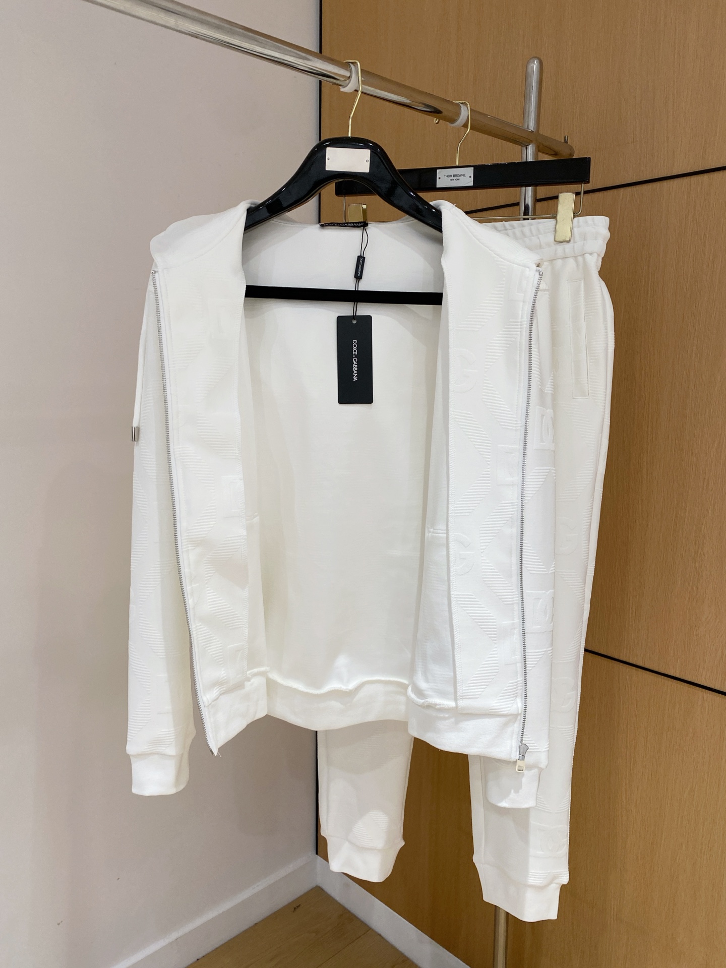 D&G 2025全新爆款开衫套装 原单狠货🇭🇰倾注顶级设计师的精心之作 就为一个贴合、完美的上身效果 全