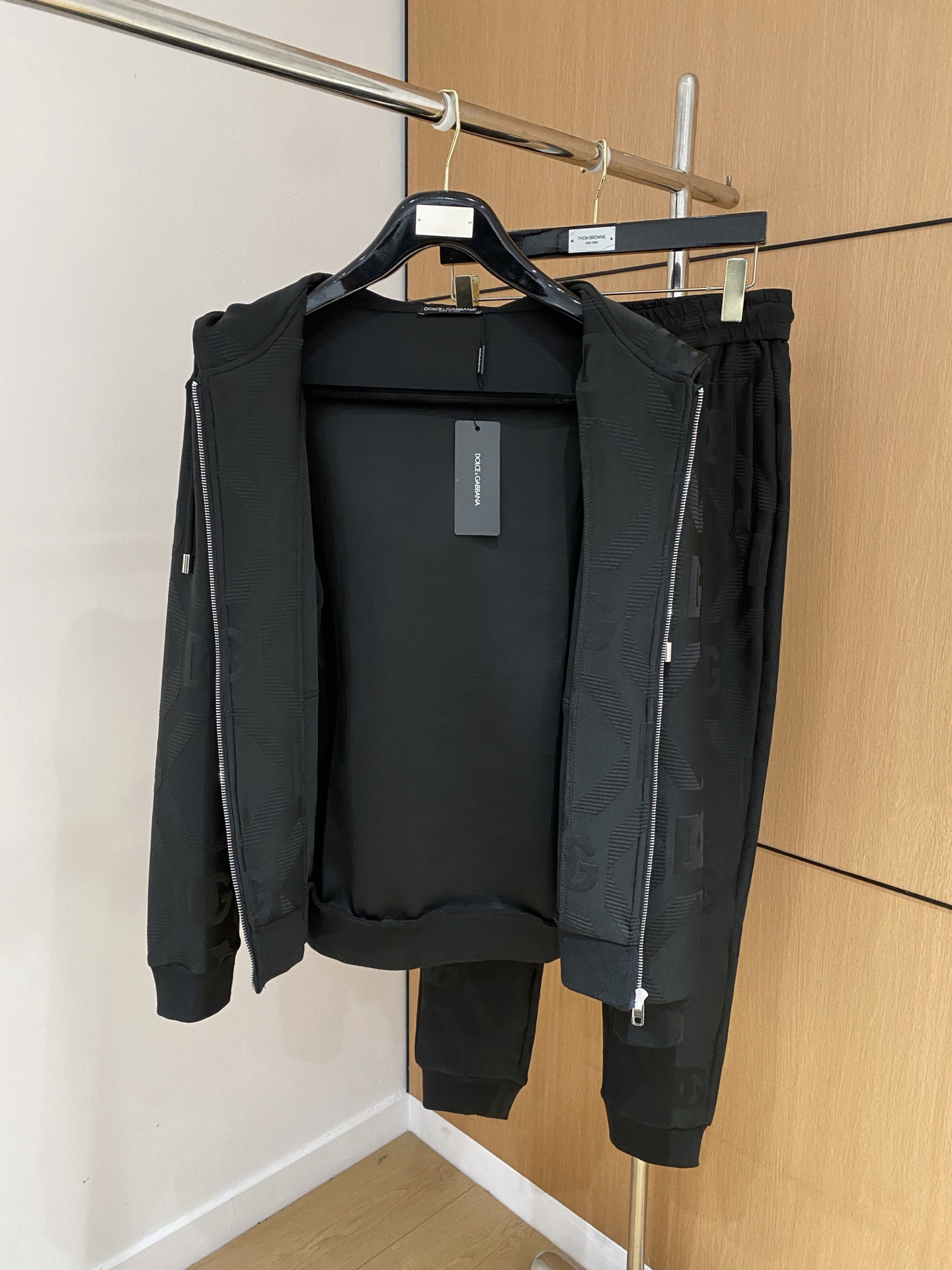 D&G 2025全新爆款开衫套装 原单狠货🇭🇰倾注顶级设计师的精心之作 就为一个贴合、完美的上身效果 全