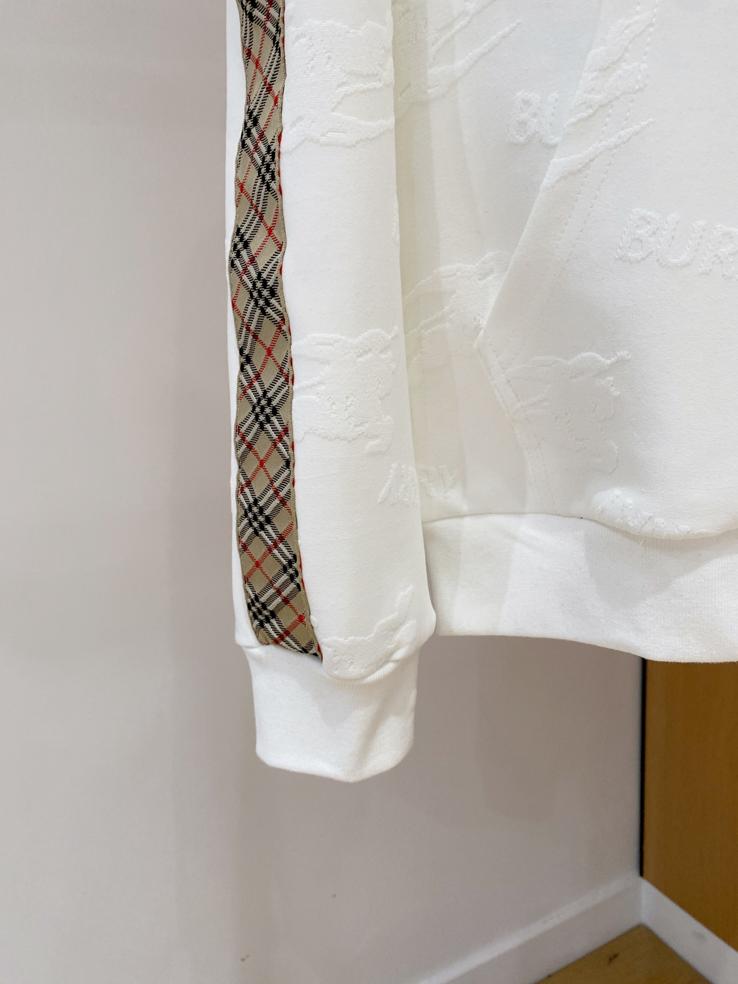 巴宝莉 2025全新爆款开衫套装 原单狠货🇭🇰倾注顶级设计师的精心之作 就为一个贴合、完美的上身效果 全