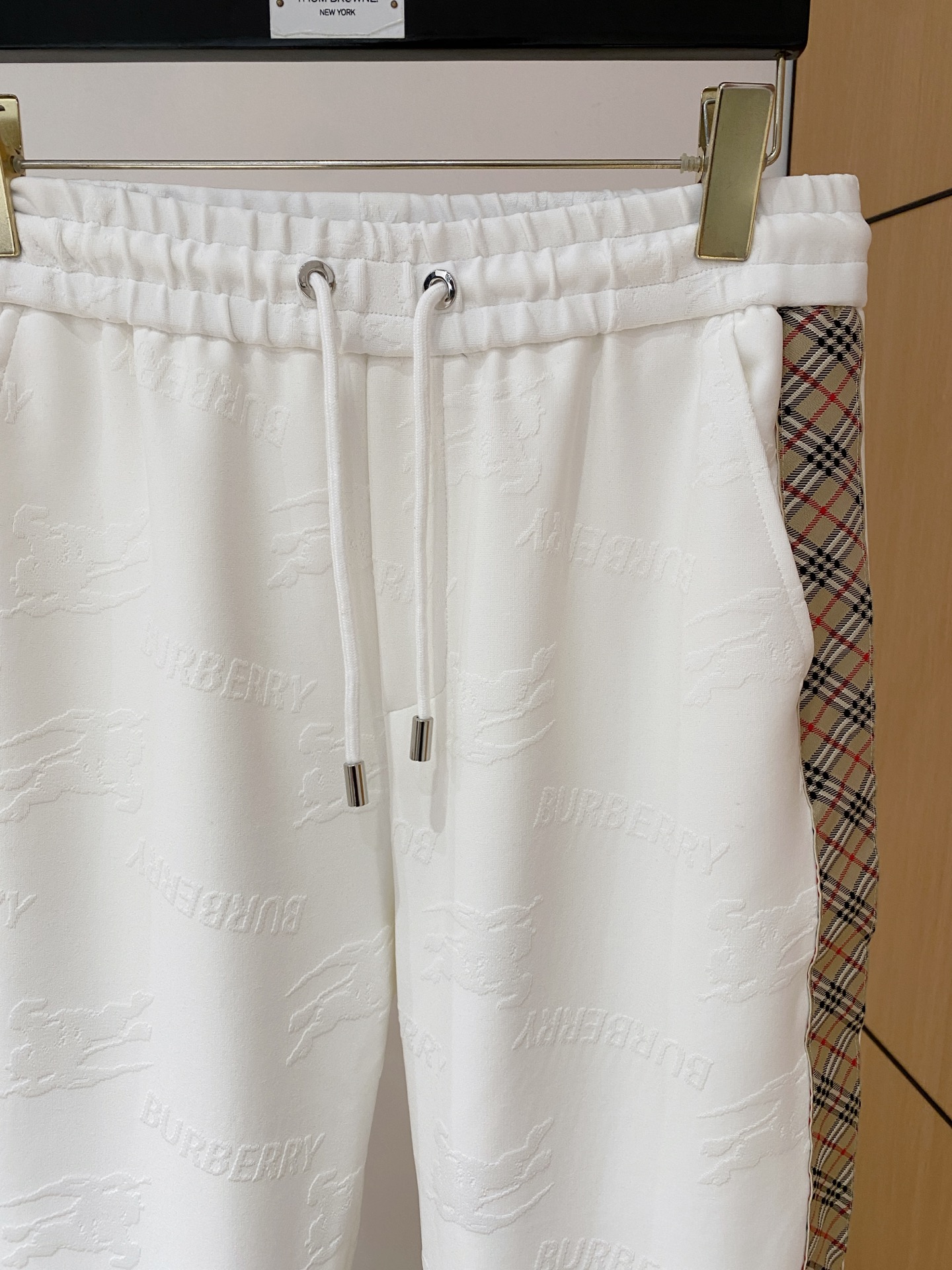 巴宝莉 2025全新爆款开衫套装 原单狠货🇭🇰倾注顶级设计师的精心之作 就为一个贴合、完美的上身效果 全