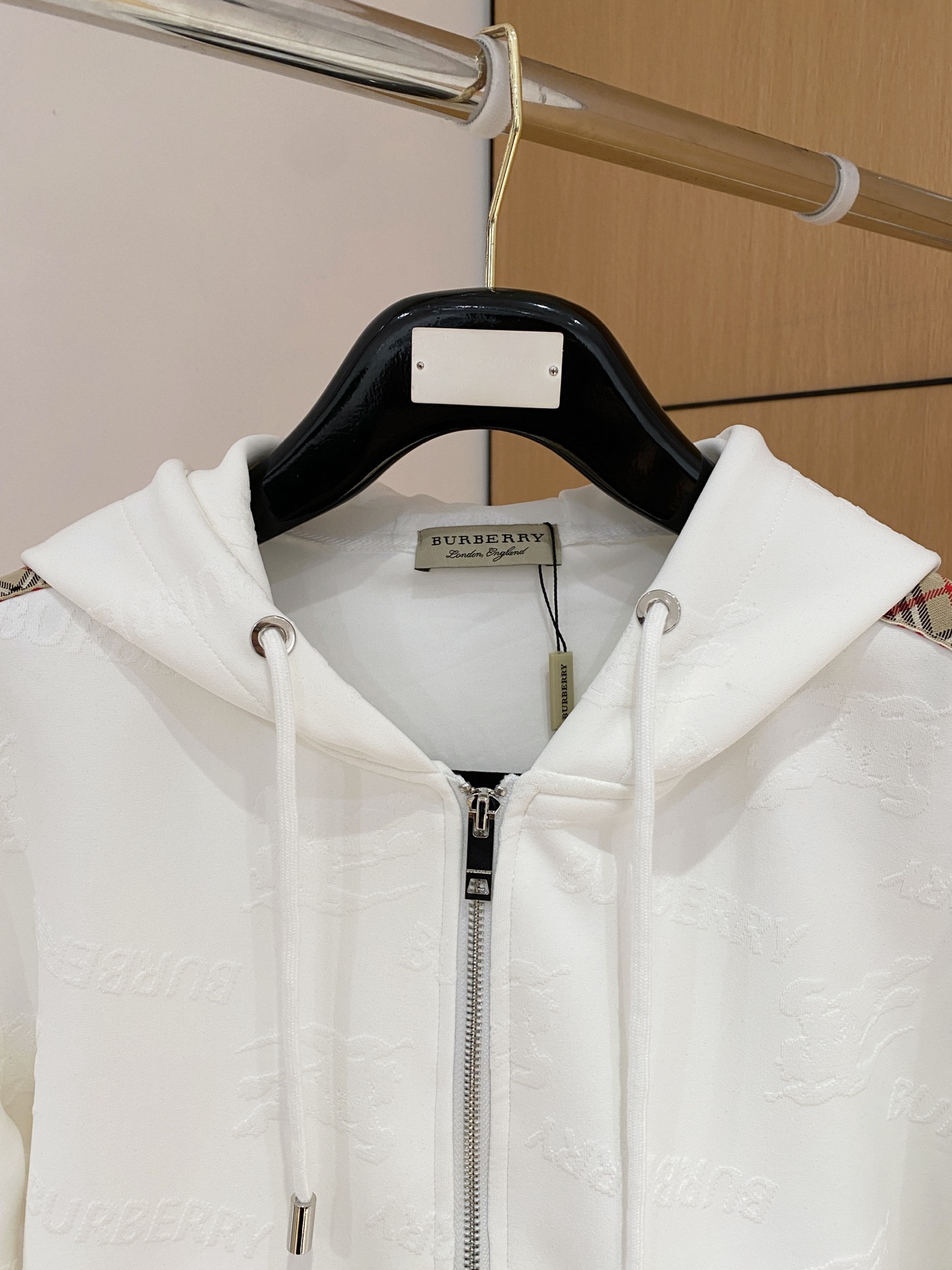 巴宝莉 2025全新爆款开衫套装 原单狠货🇭🇰倾注顶级设计师的精心之作 就为一个贴合、完美的上身效果 全