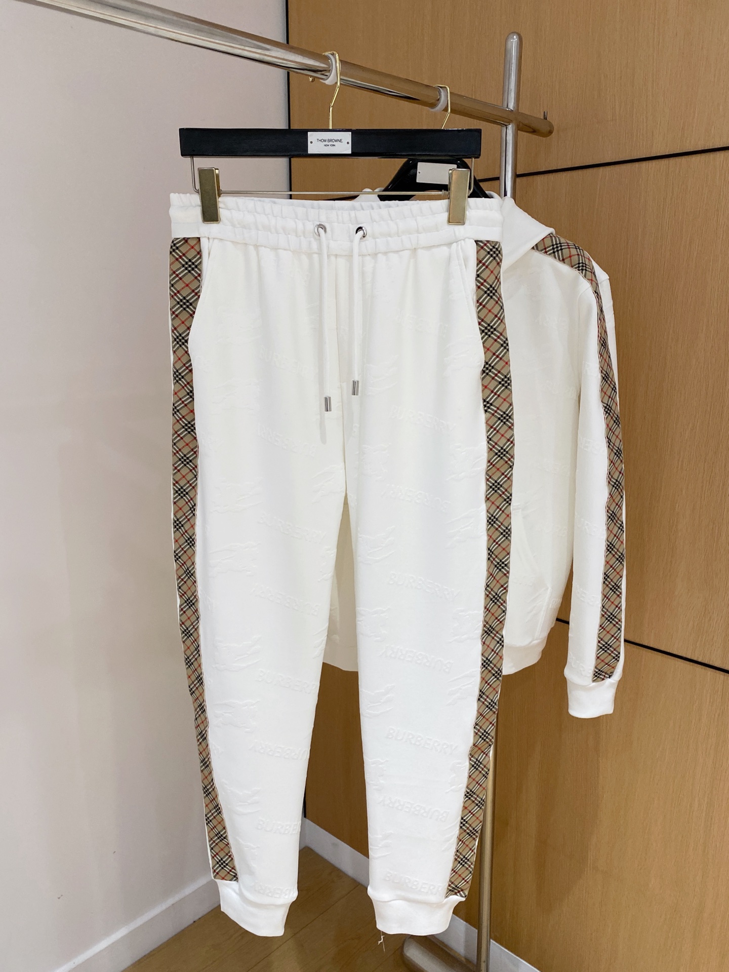 巴宝莉 2025全新爆款开衫套装 原单狠货🇭🇰倾注顶级设计师的精心之作 就为一个贴合、完美的上身效果 全