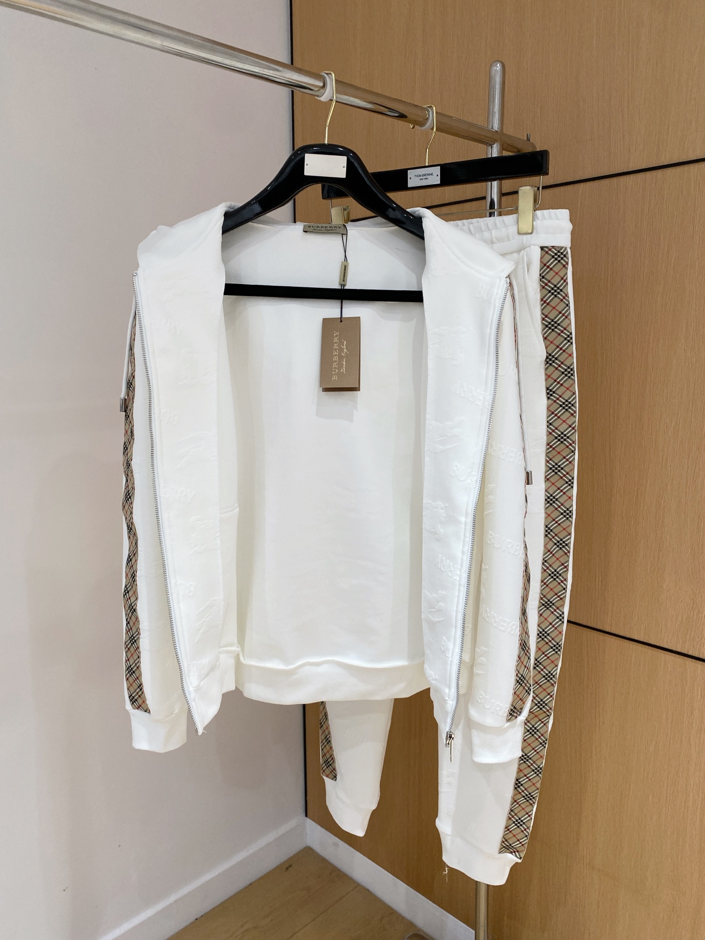 巴宝莉 2025全新爆款开衫套装 原单狠货🇭🇰倾注顶级设计师的精心之作 就为一个贴合、完美的上身效果 全