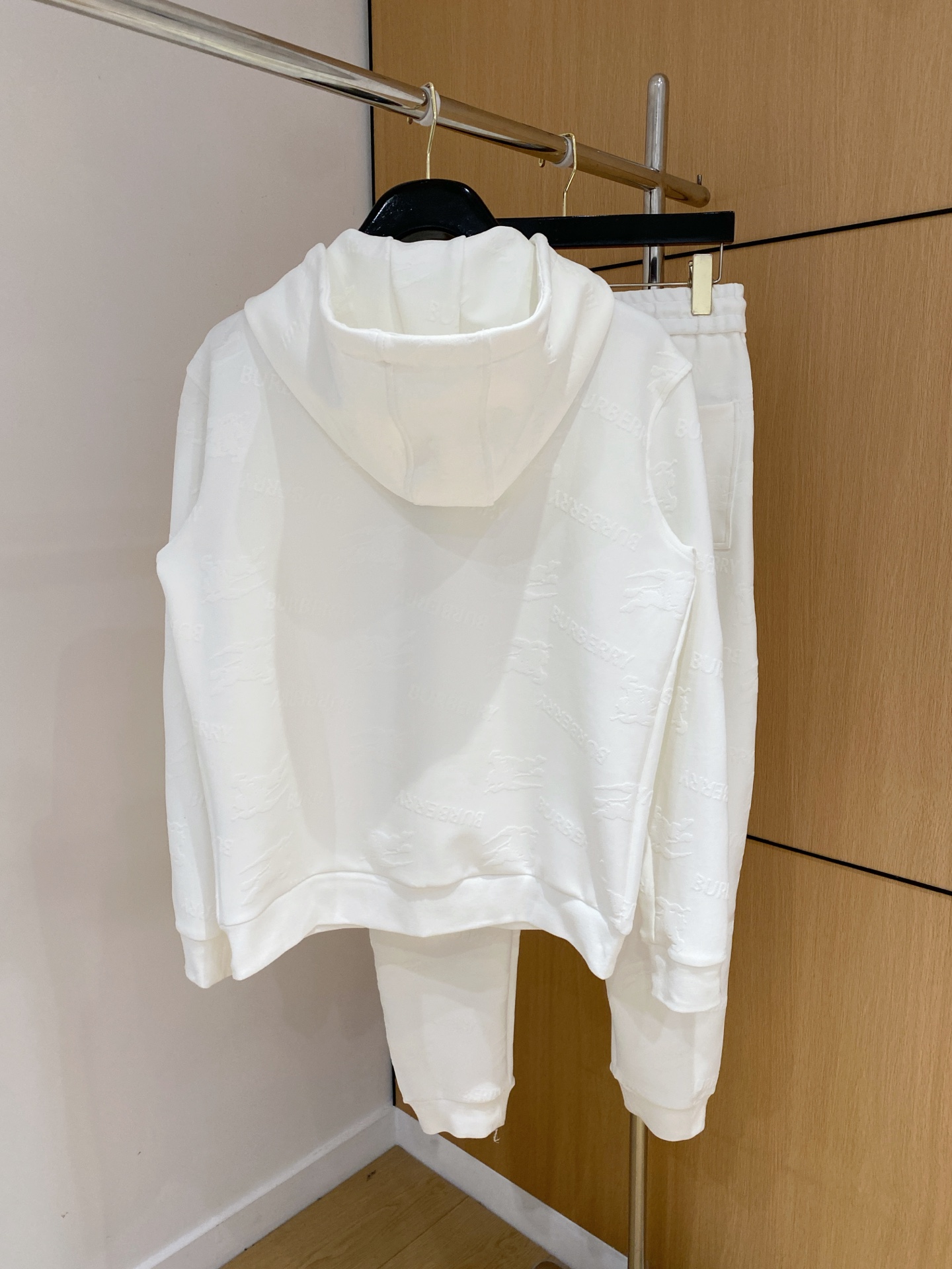 巴宝莉 2025全新爆款开衫套装 原单狠货🇭🇰倾注顶级设计师的精心之作 就为一个贴合、完美的上身效果 全