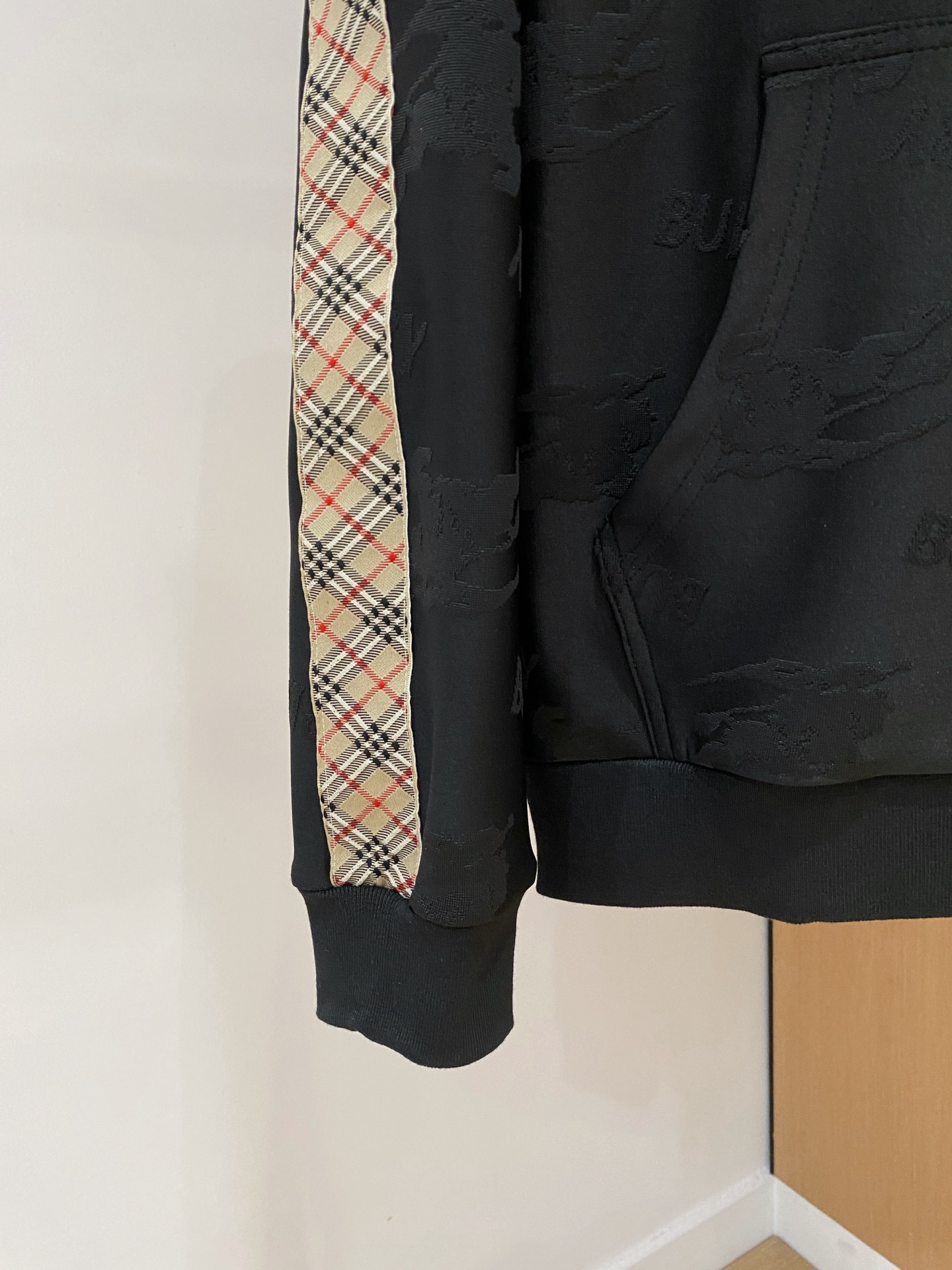 巴宝莉 2025全新爆款开衫套装 原单狠货🇭🇰倾注顶级设计师的精心之作 就为一个贴合、完美的上身效果 全