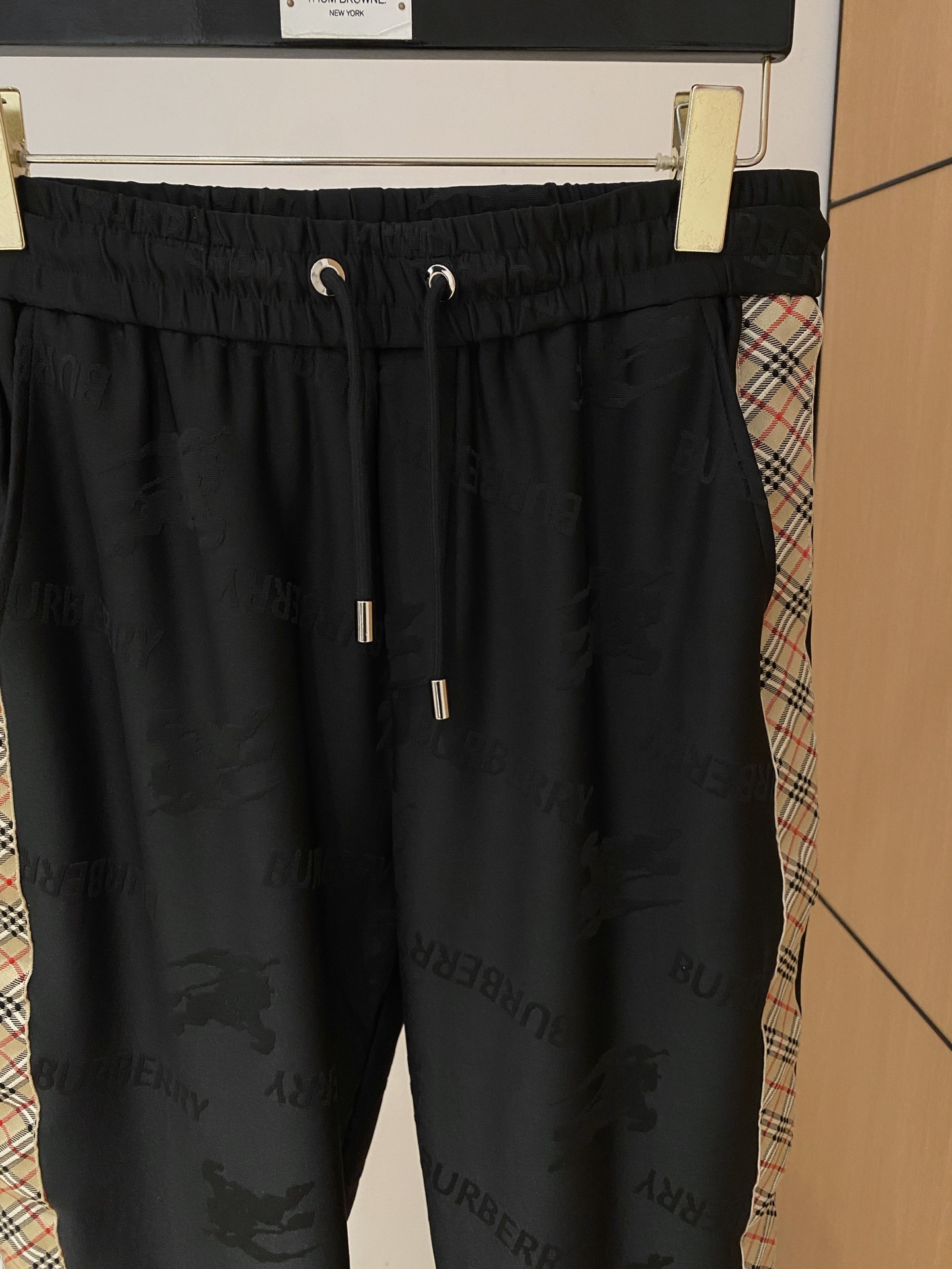 巴宝莉 2025全新爆款开衫套装 原单狠货🇭🇰倾注顶级设计师的精心之作 就为一个贴合、完美的上身效果 全