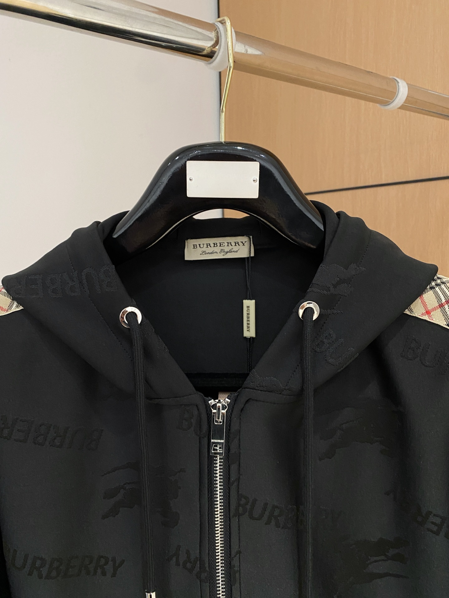 巴宝莉 2025全新爆款开衫套装 原单狠货🇭🇰倾注顶级设计师的精心之作 就为一个贴合、完美的上身效果 全