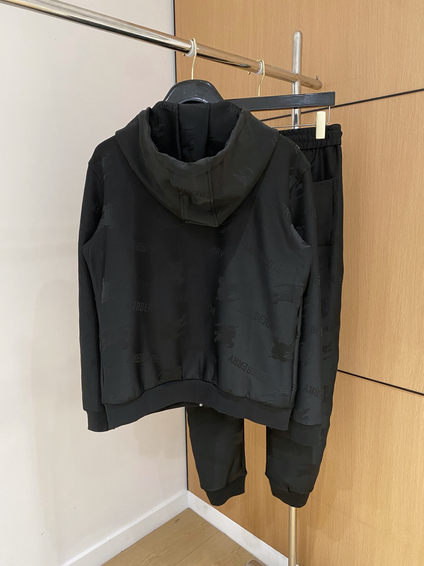 巴宝莉 2025全新爆款开衫套装 原单狠货🇭🇰倾注顶级设计师的精心之作 就为一个贴合、完美的上身效果 全