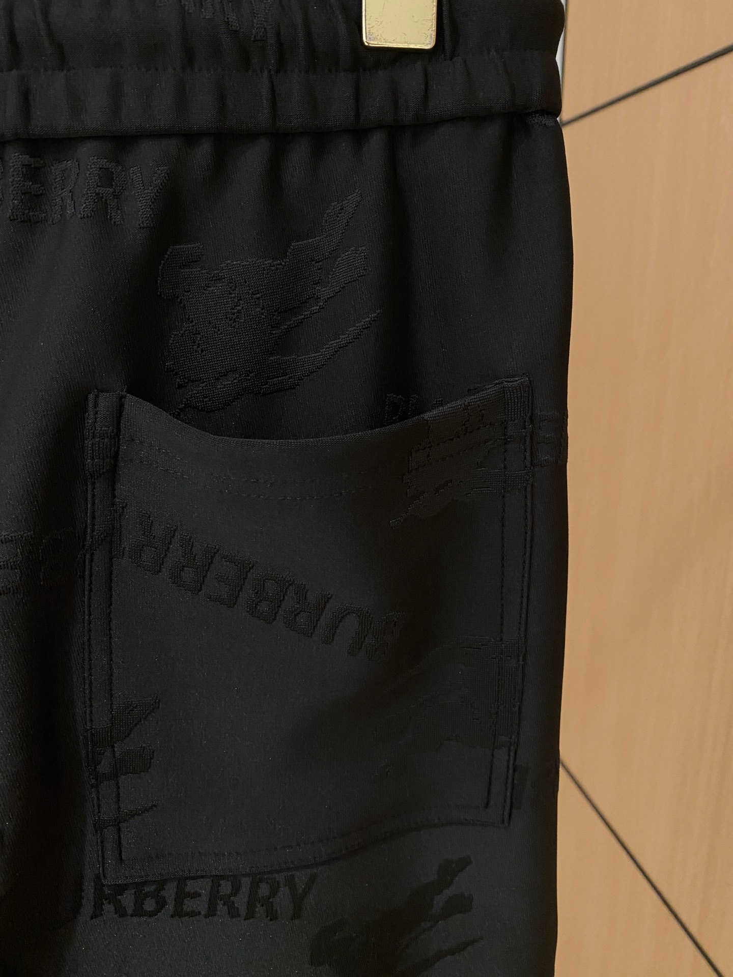 巴宝莉 2025全新爆款开衫套装 原单狠货🇭🇰倾注顶级设计师的精心之作 就为一个贴合、完美的上身效果 全