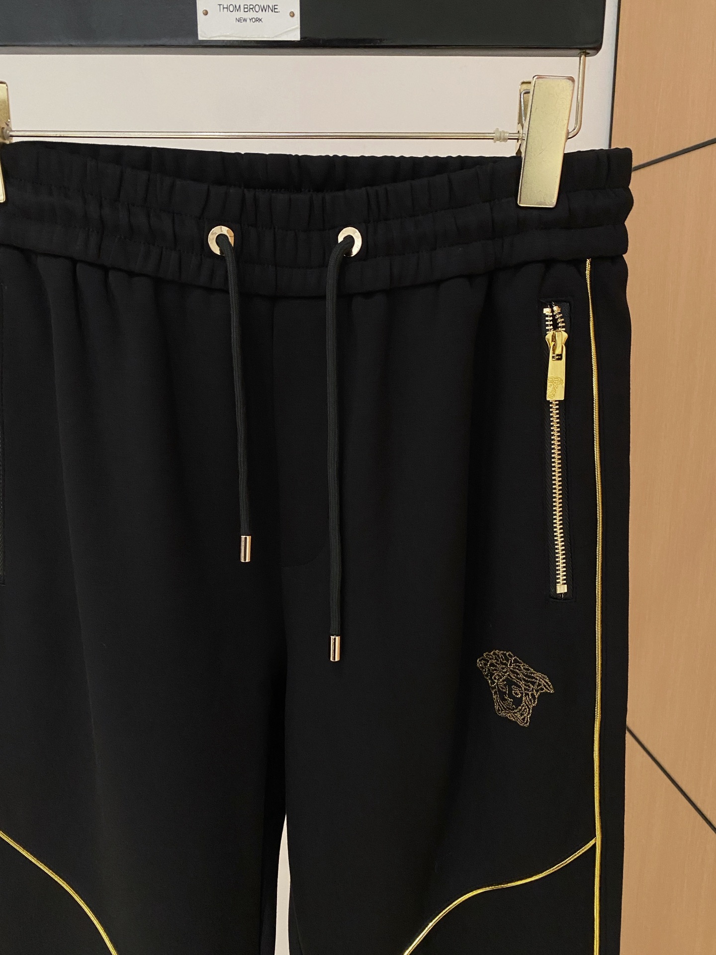 范思哲 2025全新爆款开衫套装 原单狠货🇭🇰倾注顶级设计师的精心之作 就为一个贴合、完美的上身效果 全