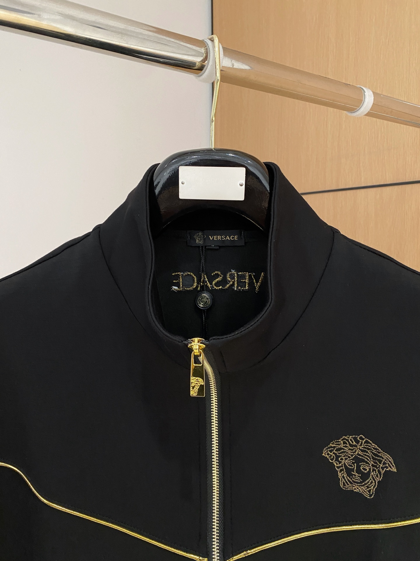 范思哲 2025全新爆款开衫套装 原单狠货🇭🇰倾注顶级设计师的精心之作 就为一个贴合、完美的上身效果 全