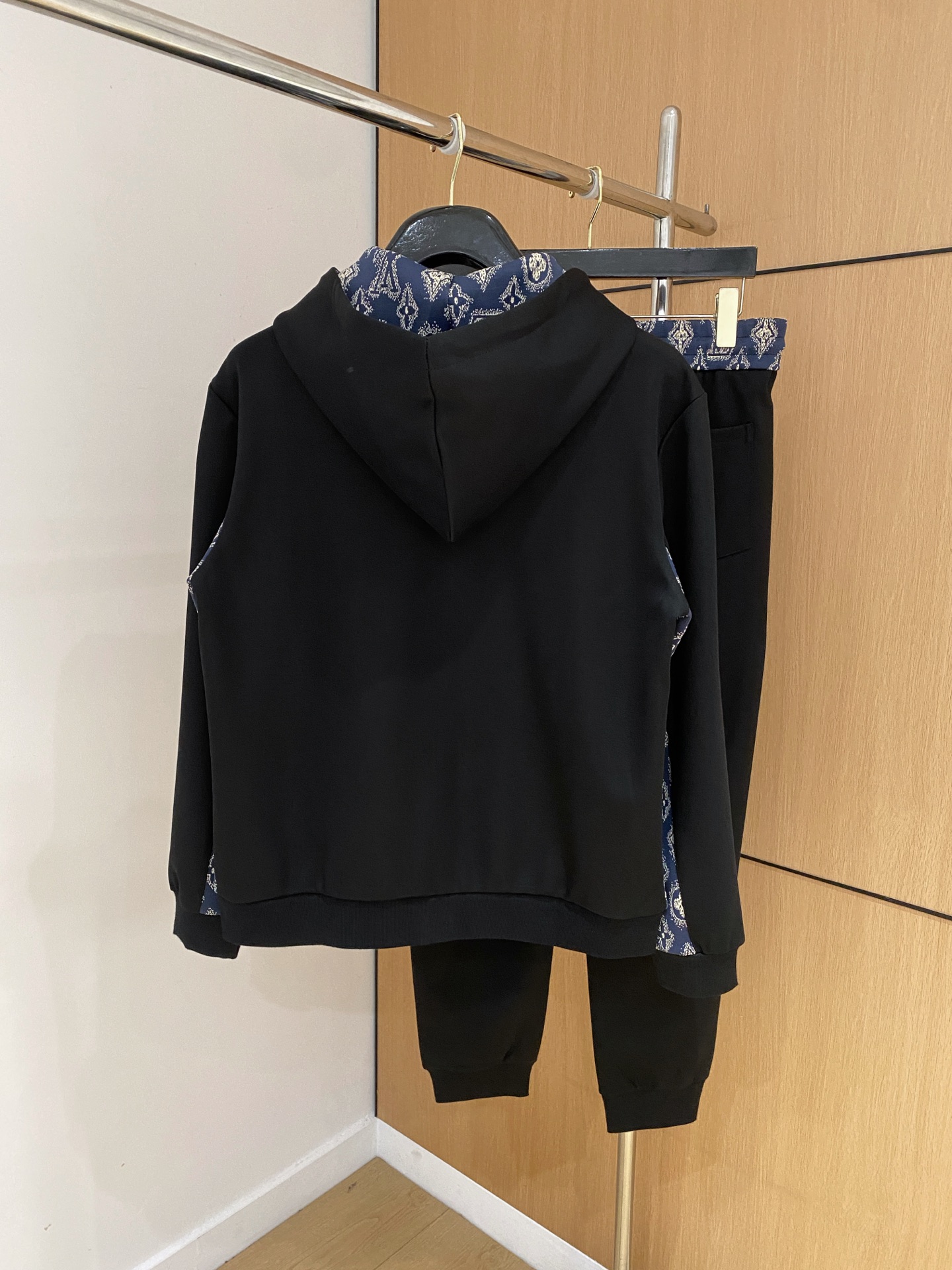 LV 2025全新爆款开衫套装 原单狠货🇭🇰倾注顶级设计师的精心之作 就为一个贴合、完美的上身效果 全天