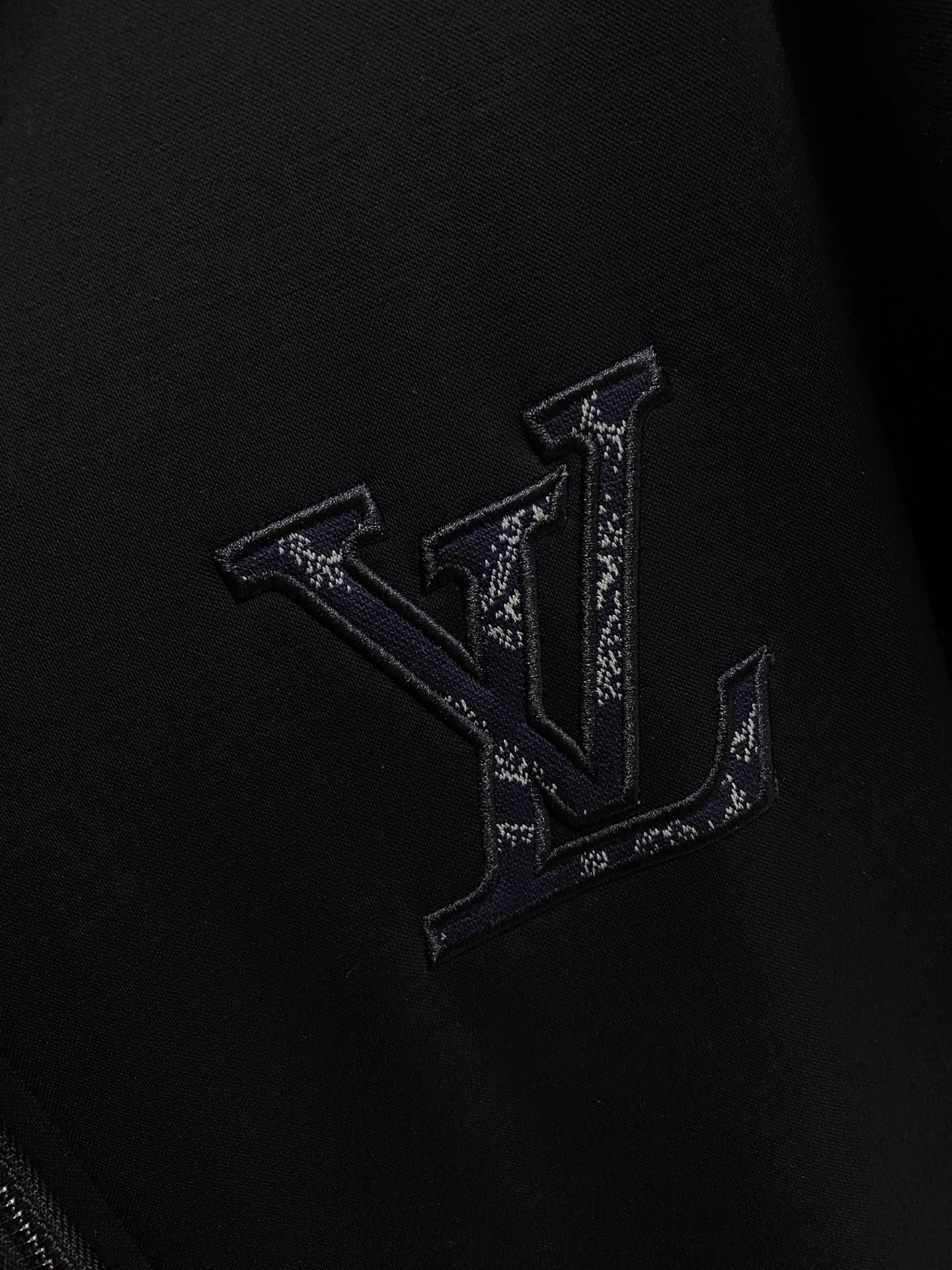 LV 2025全新爆款开衫套装 原单狠货🇭🇰倾注顶级设计师的精心之作 就为一个贴合、完美的上身效果 全天