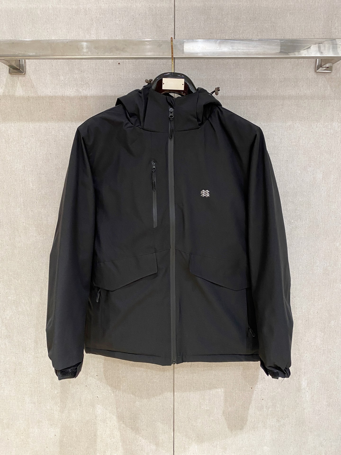 NO:595017,Cologne Cotton Clothes 25ss Early Autumn [New Product] New Casual Cotton Clothes Jacket at the Autumn and Winter Counter!  Ultra-avant-garde design style, delicate and comfortable, very light to wear and not easy to wrinkle. Multiple craftsmanship. The overall design is quite visual. The upper body is casual and stylish, with a certain degree of stiffness. It is definitely at the forefront of fashion. It is recommended for urban leisure. Size M-3XL, jackets & coats, alexander wang19860909科隆 棉服25ss早秋【新品】秋冬专柜新款休闲棉服外套！超前卫设计风格 细腻舒适 穿着非常轻便不易起皱.多重重工艺 整体的设计颇具视觉感,上身休闲有型,有一定的挺括度,绝对走在时尚最尖端的气质感推荐,都市休闲必备.码数M-3XL,,jackets & coats,alexander wang,Men's clothing