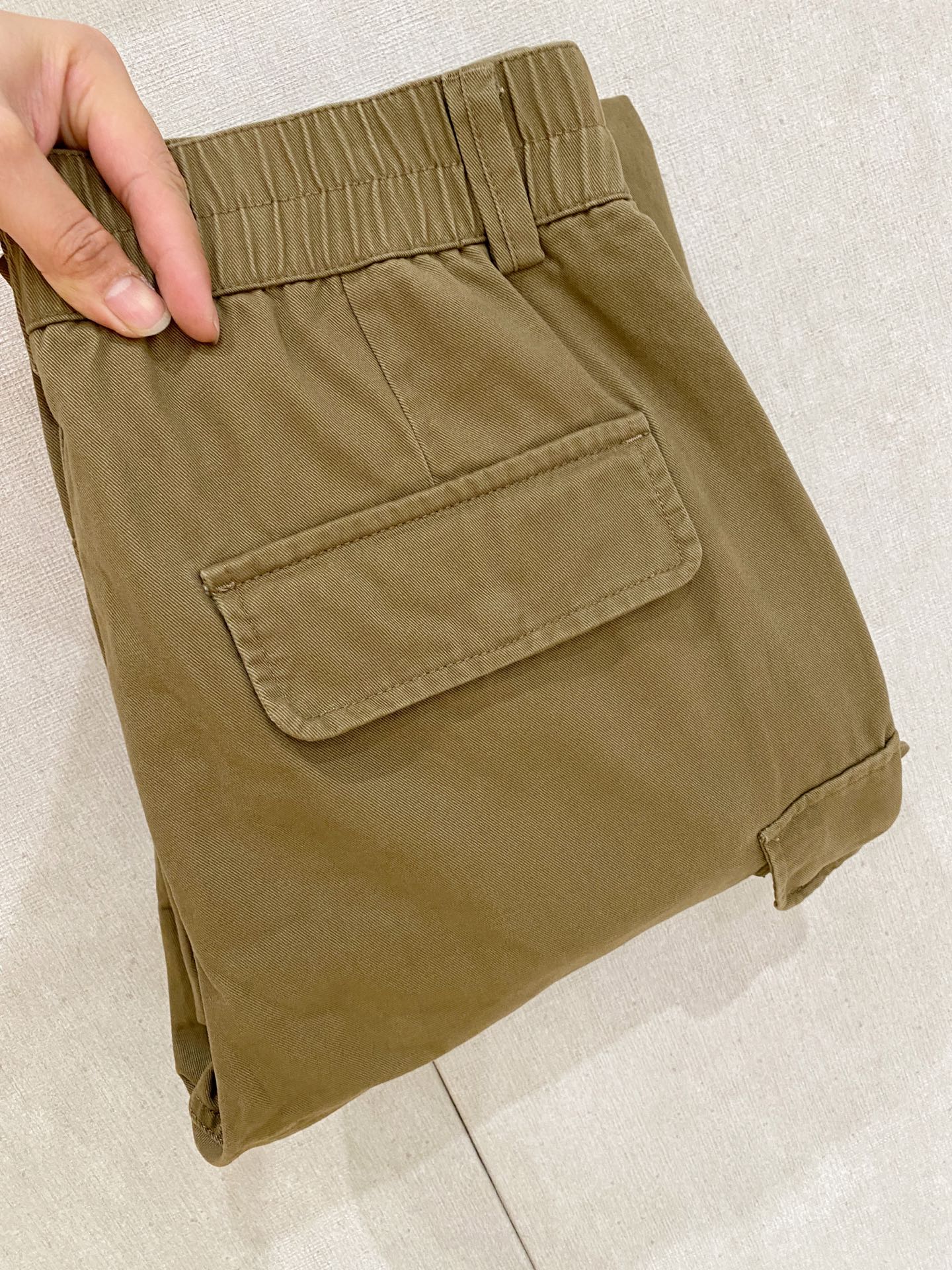 NO:595044,Prada's new thickened 25ss casual overalls for autumn and winter appear again. Original order high-quality fashionable casual pants. Super versatile. Exclusively customized fabrics, very wide and stylish, close to the body and comfortable. Super beautiful shape, the upper body shows slender legs, and the lining and routing are impeccable. They can be attended on any occasion. Once again, the fabric is very, very classy! Size M-3xL,,prada,alexander wang19860909普拉达 秋冬加厚新款 25ss休闲工装裤金典再次出现,原单订制高品质时尚休闲裤.超级百搭款.独家定制面料,挺阔有型,贴身舒适.超靓版型、上身显腿修长,內里,走线都无可挑剔,任何场合都可出席,再次强调面料非常非常显档次！码数 M-3xL,,prada,alexander wang,Men's clothing