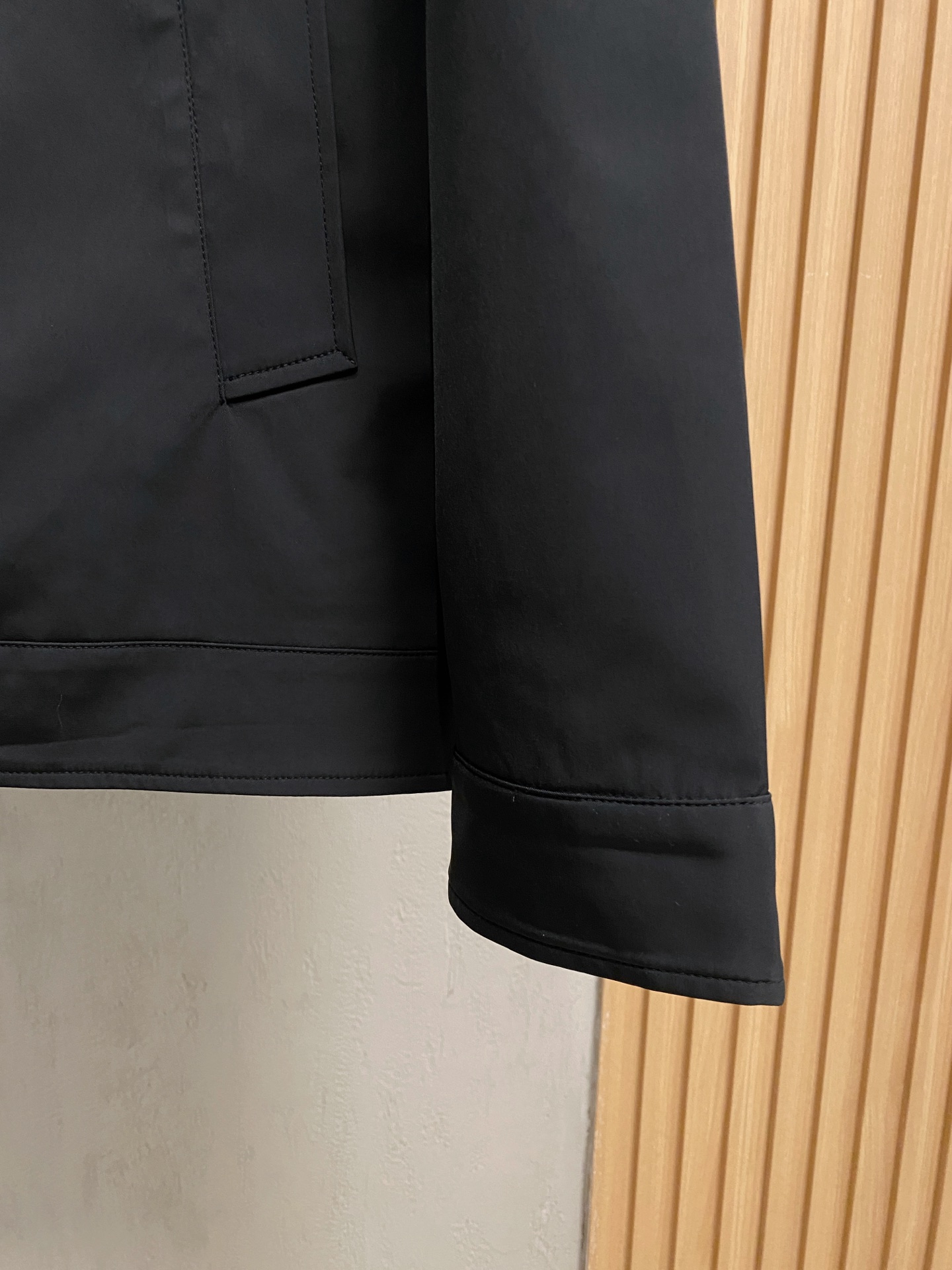 巴宝莉 2025 早秋新款爆款专柜新款休闲时尚夹克 超前卫设计风格 细腻舒适 穿着非常轻便不易起皱。多重