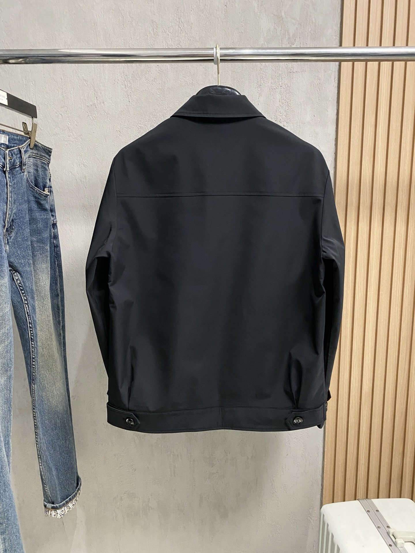 巴宝莉 2025 早秋新款爆款专柜新款休闲时尚夹克 超前卫设计风格 细腻舒适 穿着非常轻便不易起皱。多重