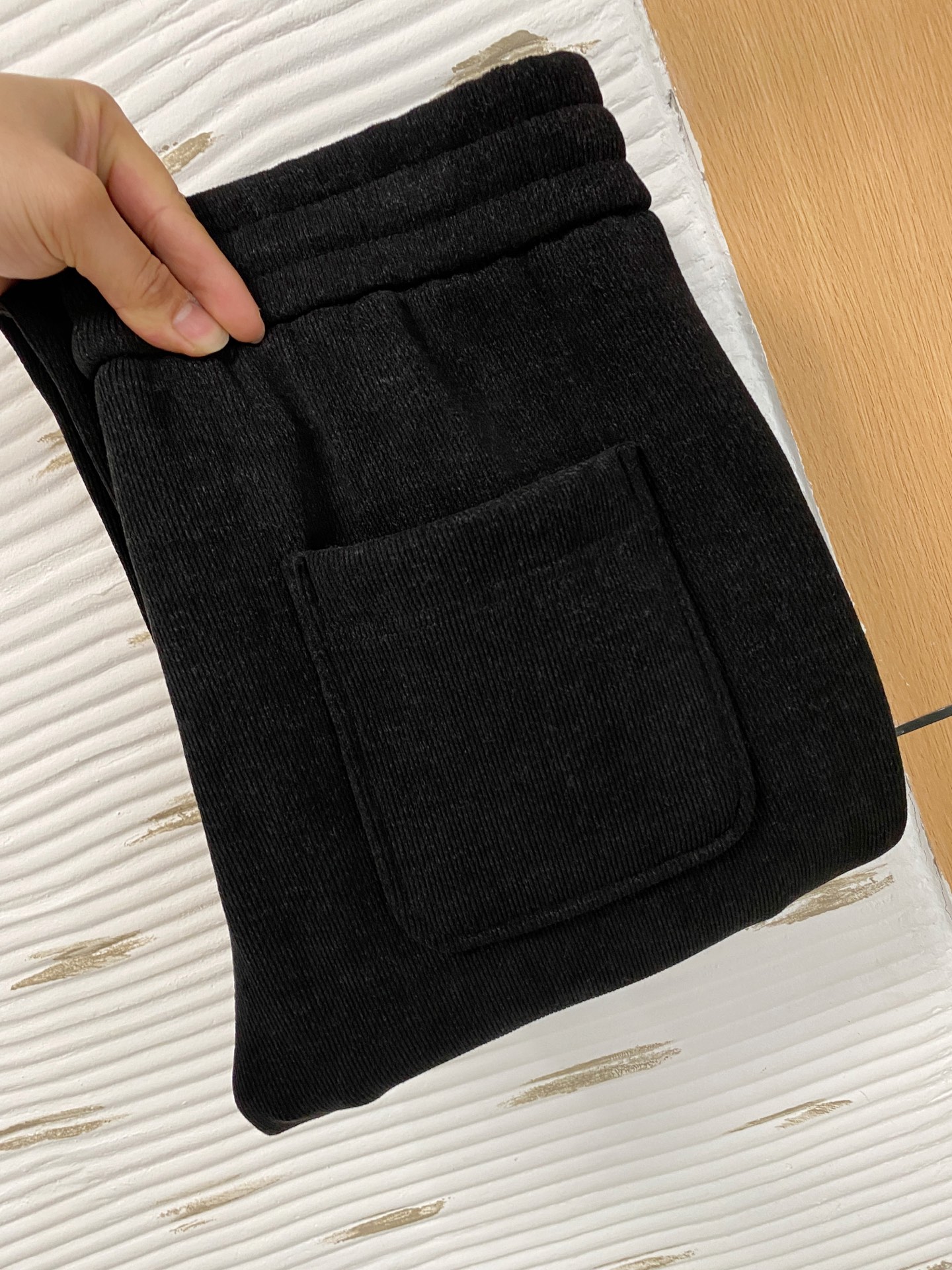 NO:599613,Descente [New Product] Autumn and winter thickening new 25ss casual pants golden classic appears again, original order high-quality fashionable casual pants. Super versatile style. Exclusive custom fabric, very wide and stylish, close-fitting and comfortable. Original custom counter latest hardware accessories. Super beautiful version, upper body and slender legs, lining and routing are impeccable, can be attended in any occasion, once again emphasize that the fabric is very, very high-end! Code number M-3Xl,,alexander wang19860909迪桑特【新品】秋冬加厚新款 25ss休闲裤金典再次出现,原单订制高品质时尚休闲裤.超级百搭款.独家定制面料,挺阔有型,贴身舒适.原版定制专柜最新五金辅料.超靓版型、上身显腿修长,內里,走线都无可挑剔,任何场合都可出席,再次强调面料非常非常显档次！码数 M-3Xl,,alexander wang,Men's clothing