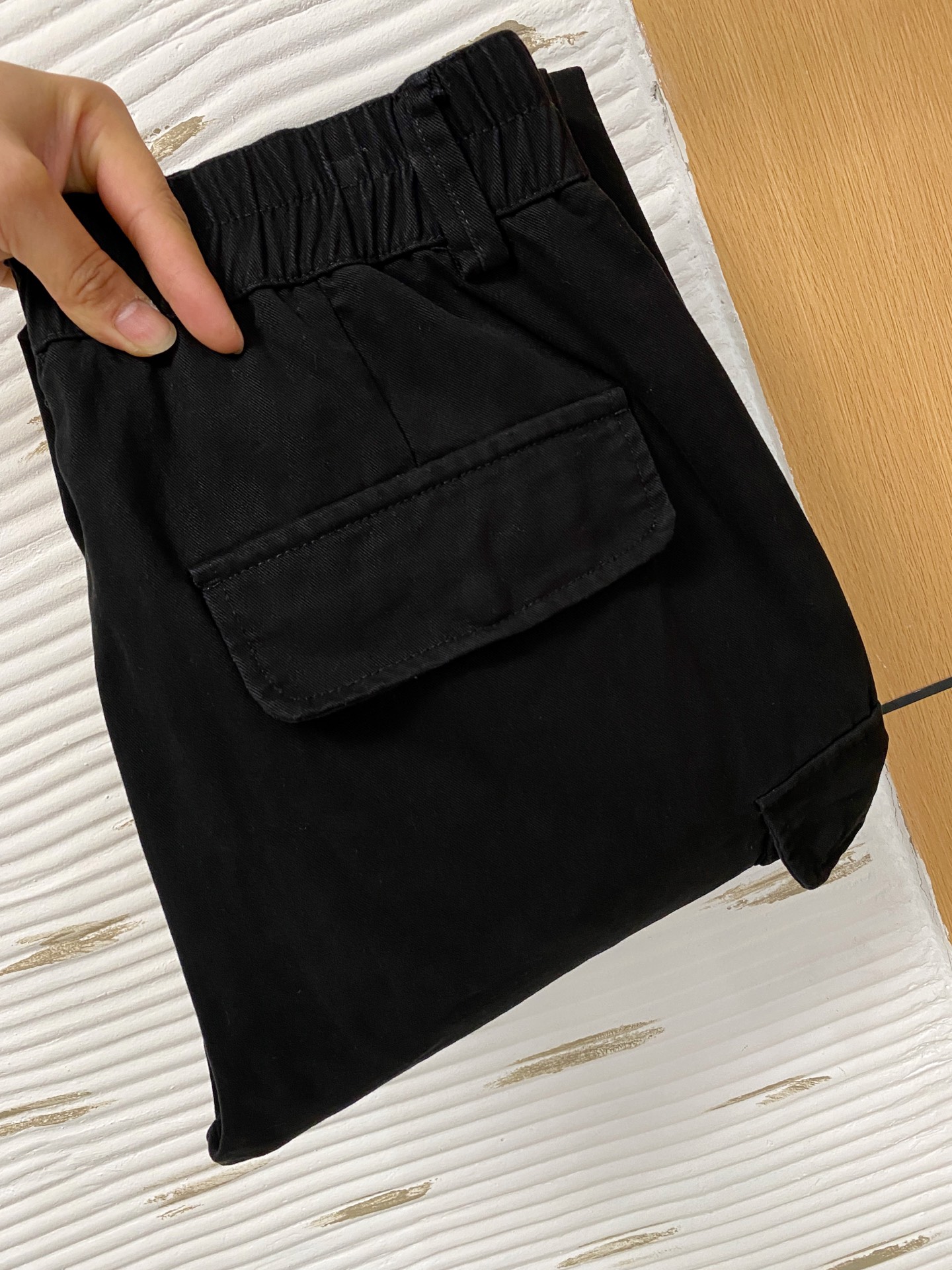 NO:599610,Prada's new thickened 25ss casual overalls for autumn and winter appear again. Original order high-quality fashionable casual pants. Super versatile. Exclusively customized fabrics, very wide and stylish, close to the body and comfortable. Super beautiful shape, the upper body shows slender legs, and the lining and routing are impeccable. They can be attended on any occasion. Once again, the fabric is very, very classy! Size M-3xL,,prada,alexander wang19860909普拉达 秋冬加厚新款 25ss休闲工装裤金典再次出现,原单订制高品质时尚休闲裤.超级百搭款.独家定制面料,挺阔有型,贴身舒适.超靓版型、上身显腿修长,內里,走线都无可挑剔,任何场合都可出席,再次强调面料非常非常显档次！码数 M-3xL,,prada,alexander wang,Men's clothing