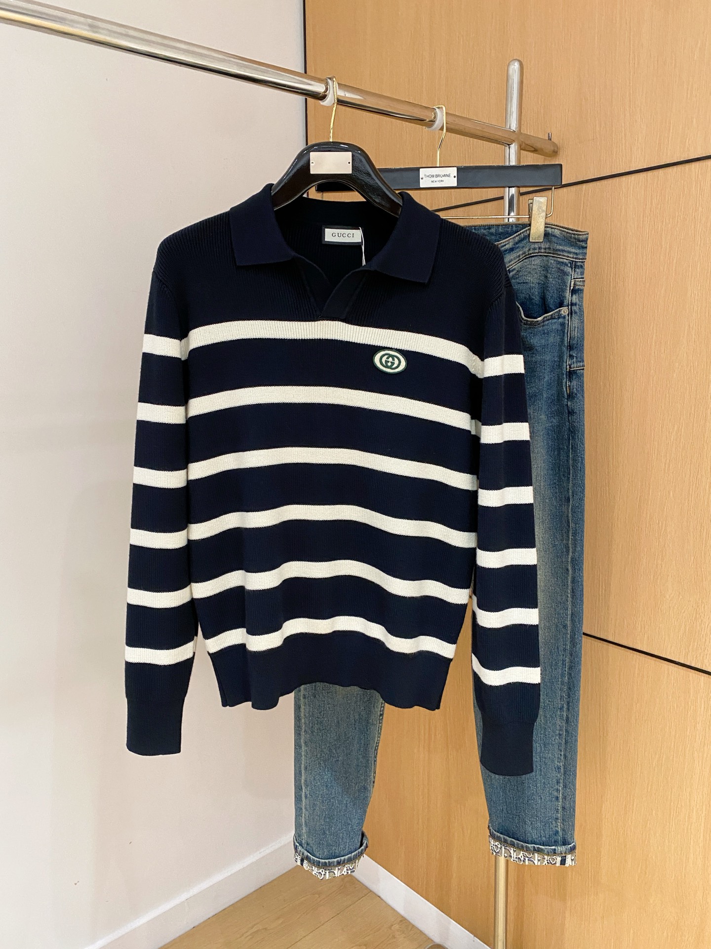 p335💰古驰2025【新品】秋冬新款针织羊毛开衫 高品质意大利进口羊毛混纺面料，高密度针织，时尚百搭毛衣，帅气十足。经典Logo提花款。耐穿不易变形，版型，各种风格都能轻松Hold住，年年被追捧的经典时尚款 三标齐全 高品质大货 码数：M-3XL