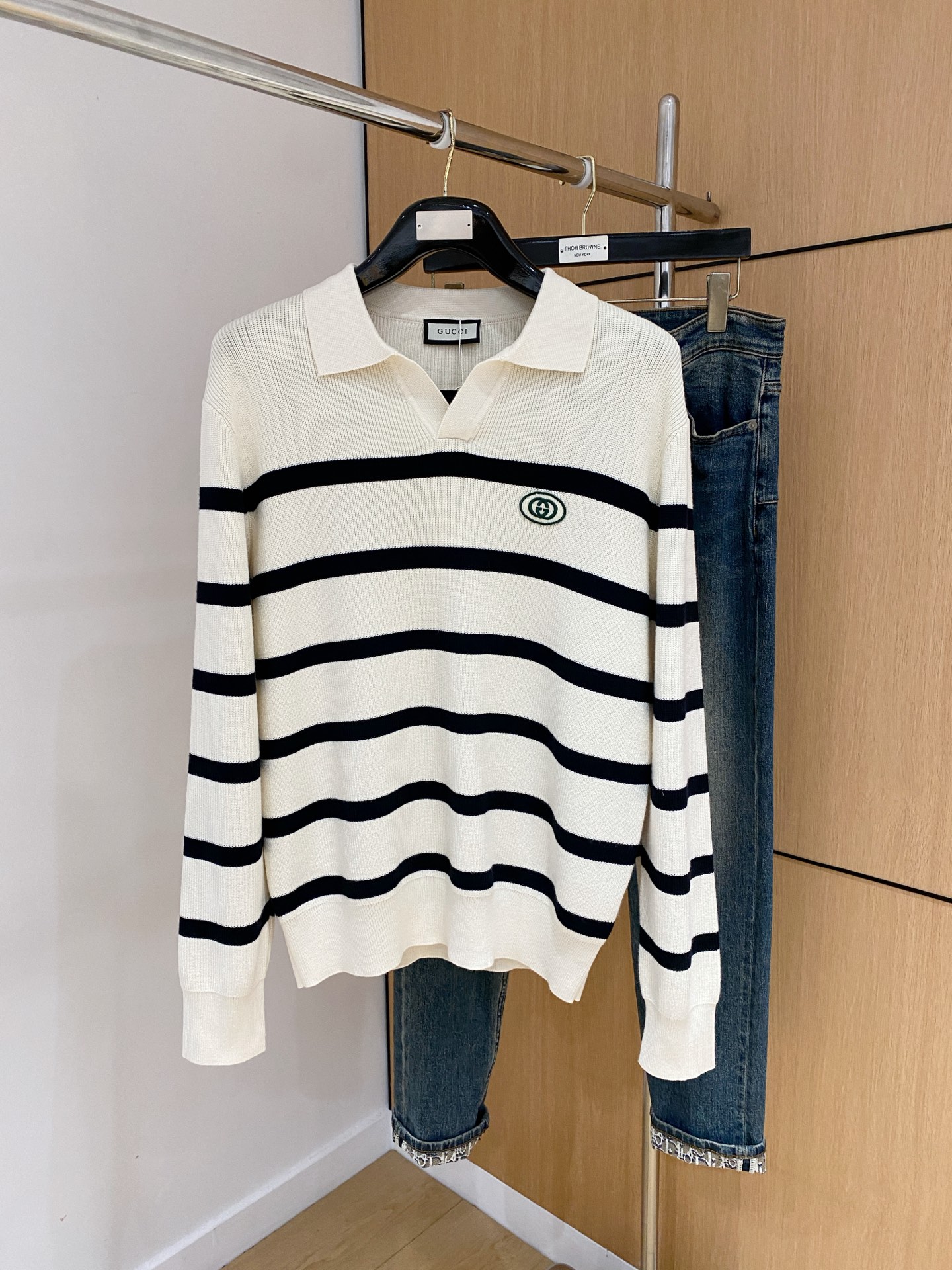 p335💰古驰2025【新品】秋冬新款针织羊毛开衫 高品质意大利进口羊毛混纺面料，高密度针织，时尚百搭毛衣，帅气十足。经典Logo提花款。耐穿不易变形，版型，各种风格都能轻松Hold住，年年被追捧的经典时尚款 三标齐全 高品质大货 码数：M-3XL