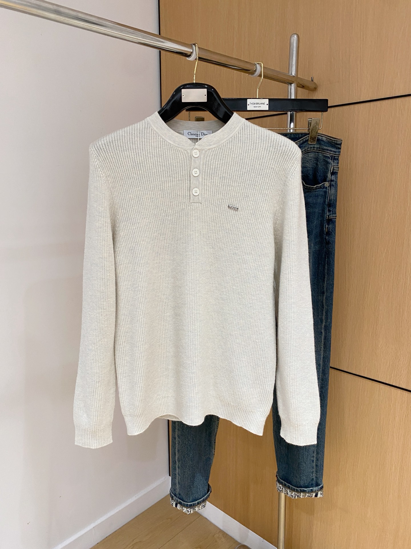 p315💰迪奥2025【新品】秋冬新款针织羊毛衫 高品质意大利进口羊毛混纺面料，高密度针织，时尚百搭毛衣，帅气十足。经典Logo提花款。耐穿不易变形，版型，各种风格都能轻松Hold住，年年被追捧的经典时尚款 三标齐全 高品质大货 码数：M-3XL