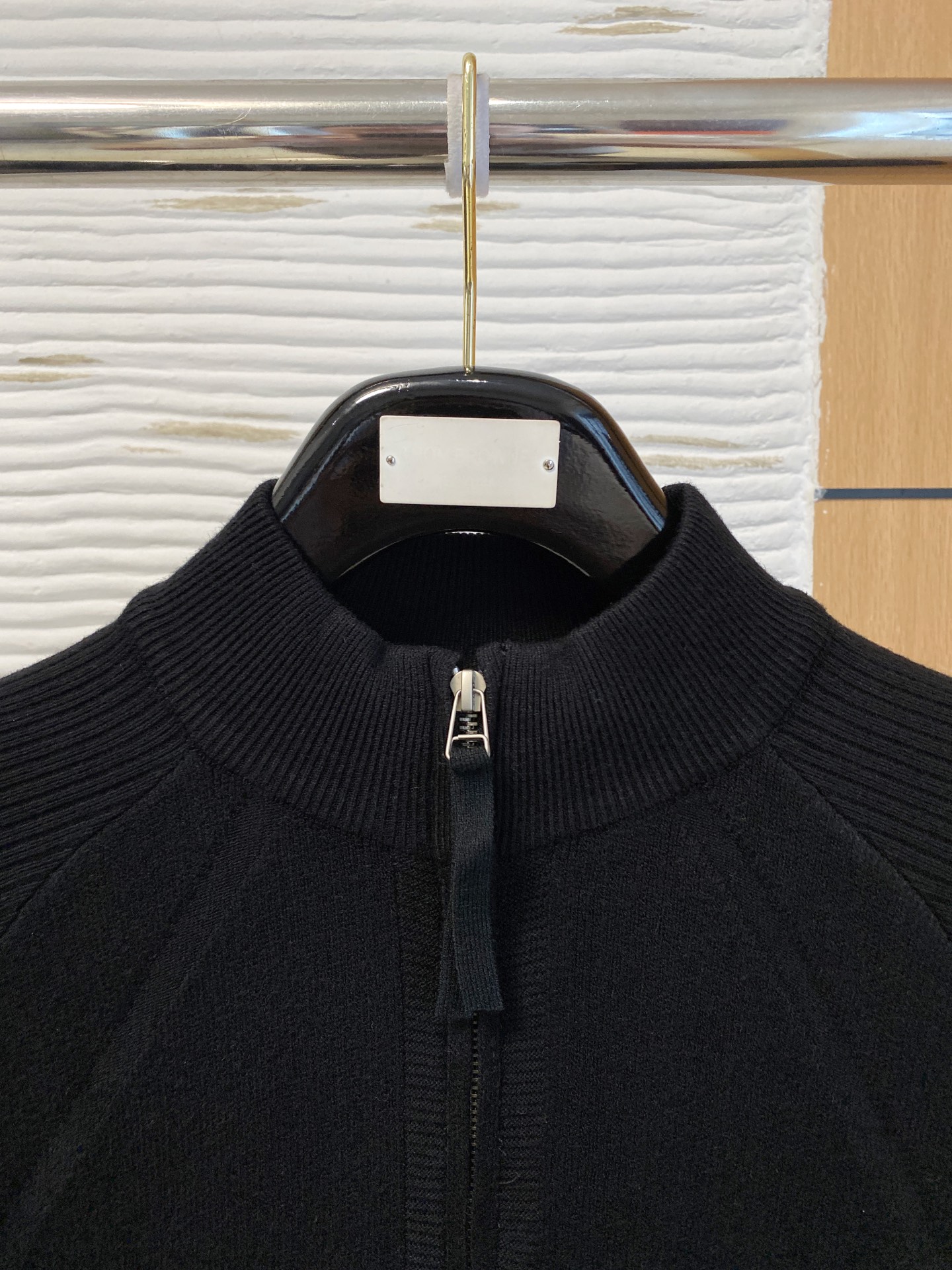 始祖鸟 2025秋冬羊毛混纺开衫拉链针织毛衣，采用进口定制纱线，上身舒适保暖，专柜同步在售。三标齐全。码