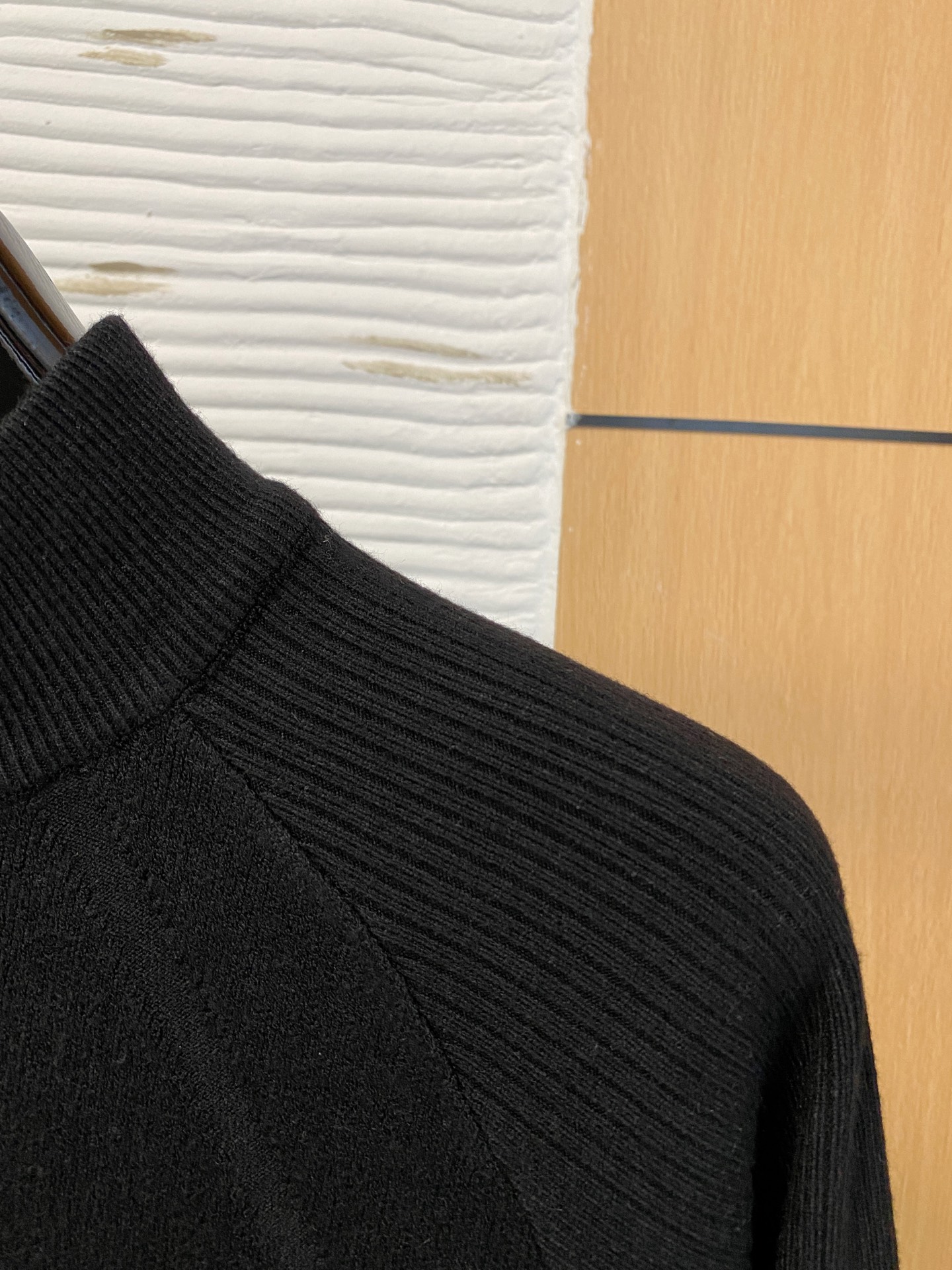 始祖鸟 2025秋冬羊毛混纺开衫拉链针织毛衣，采用进口定制纱线，上身舒适保暖，专柜同步在售。三标齐全。码