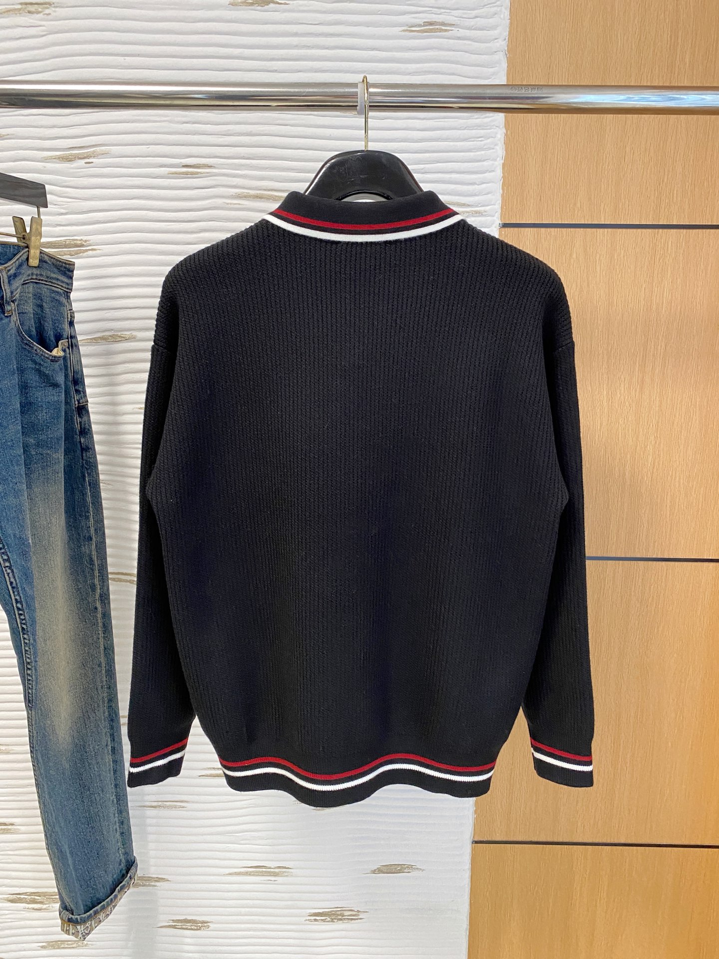 拉夫劳伦 2025秋冬羊毛混纺开衫拉链针织毛衣，采用进口定制纱线，上身舒适保暖，专柜同步在售。三标齐全。