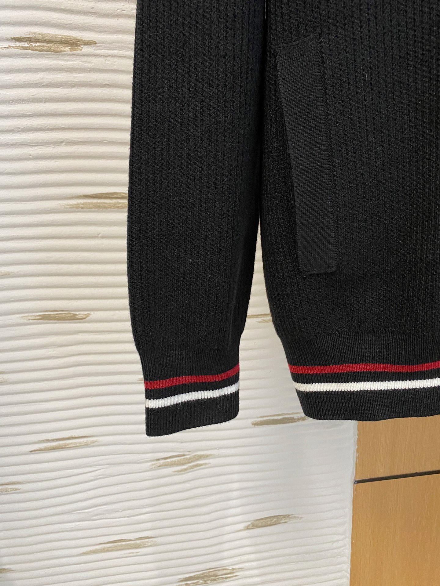 拉夫劳伦 2025秋冬羊毛混纺开衫拉链针织毛衣，采用进口定制纱线，上身舒适保暖，专柜同步在售。三标齐全。