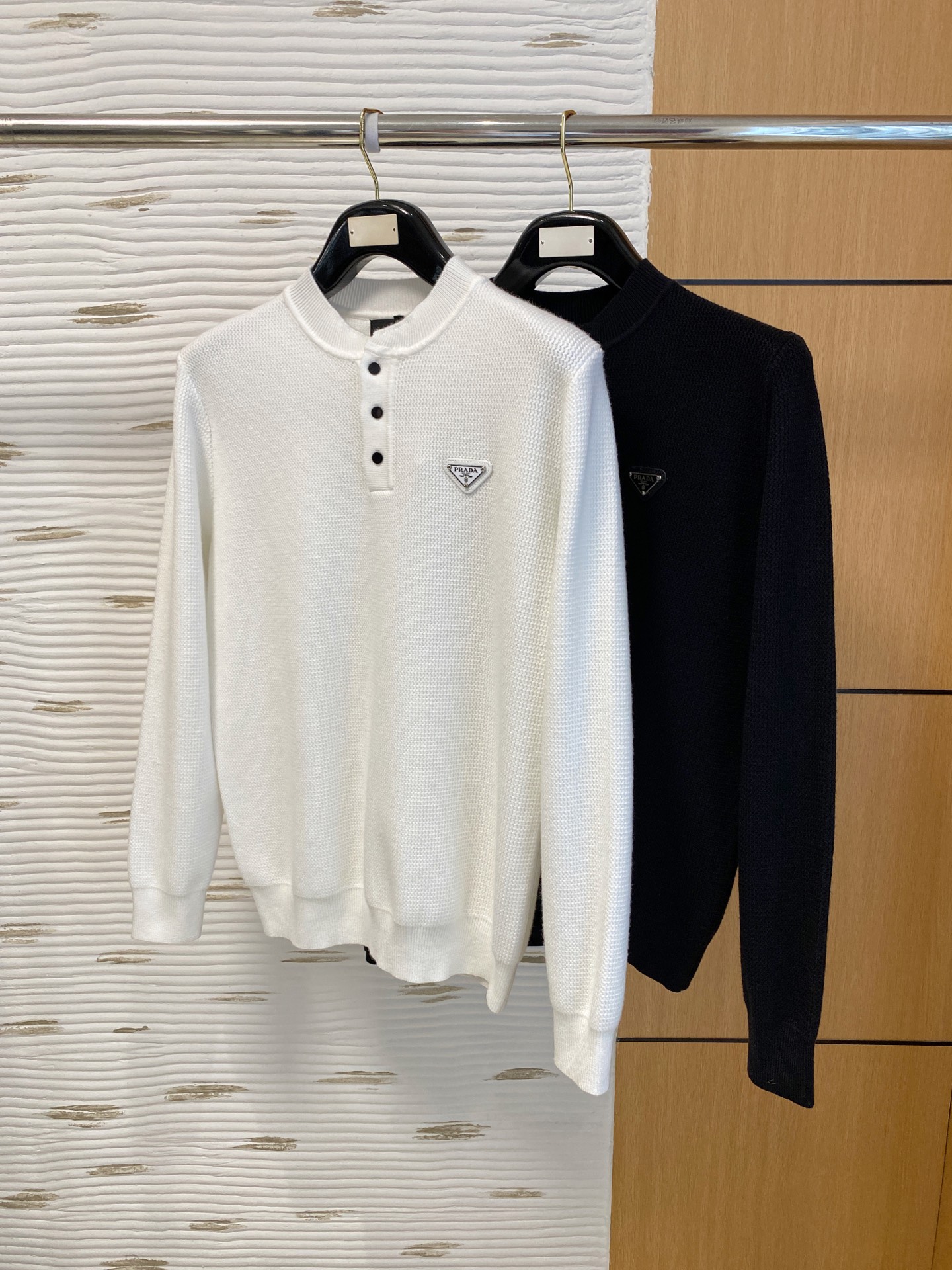 普拉达 2025早秋新款男士羊毛针织衫，专柜在售爆款单品，各大时尚买手明星人手一件的百搭单品。简单时尚甚