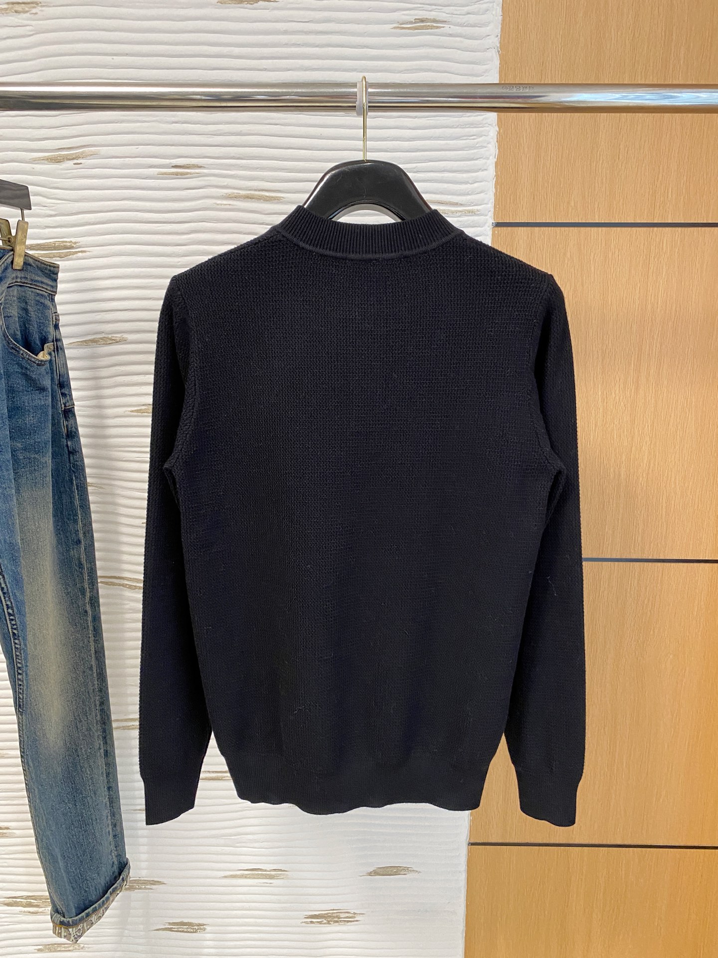 普拉达 2025早秋新款男士羊毛针织衫，专柜在售爆款单品，各大时尚买手明星人手一件的百搭单品。简单时尚甚