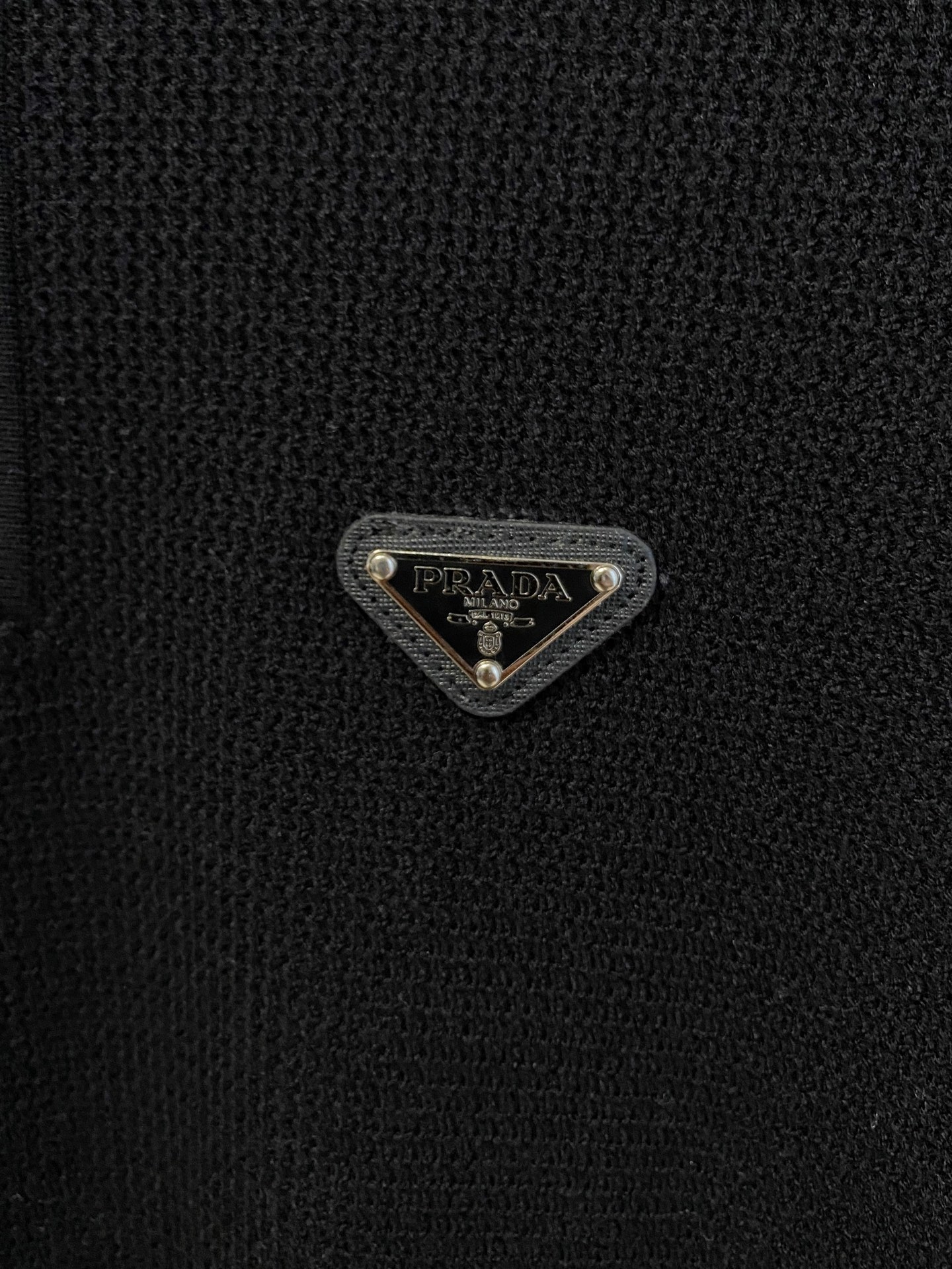 普拉达 2025早秋新款男士羊毛针织衫，专柜在售爆款单品，各大时尚买手明星人手一件的百搭单品。简单时尚甚