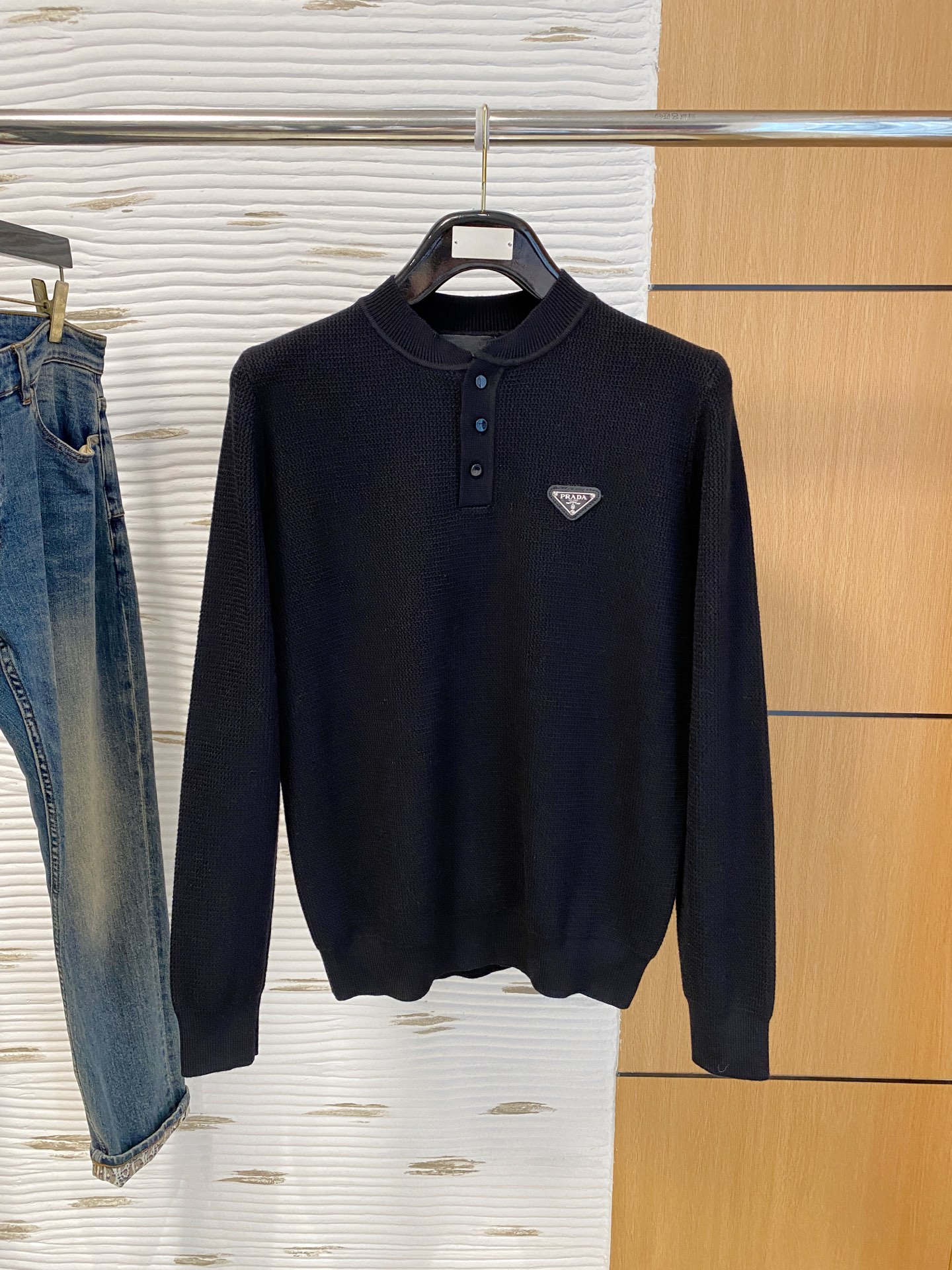 普拉达 2025早秋新款男士羊毛针织衫，专柜在售爆款单品，各大时尚买手明星人手一件的百搭单品。简单时尚甚
