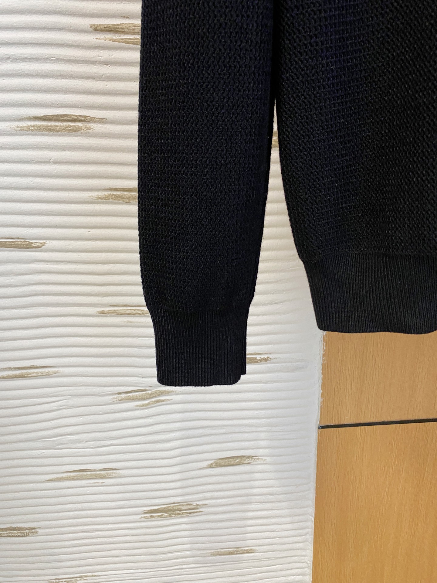 普拉达 2025早秋新款男士羊毛针织衫，专柜在售爆款单品，各大时尚买手明星人手一件的百搭单品。简单时尚甚