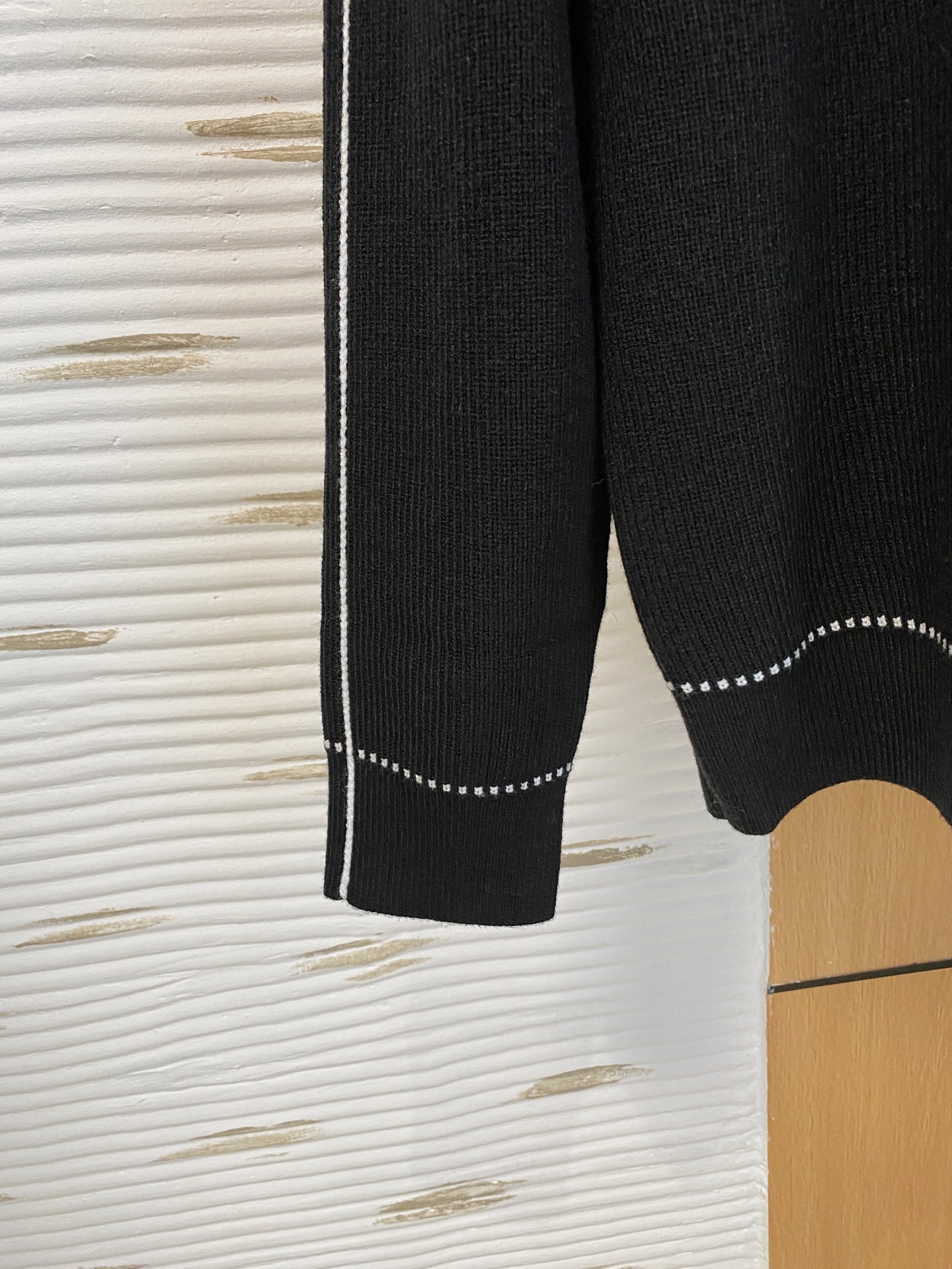 LV 2025早秋新款男士羊毛针织衫，专柜在售爆款单品，各大时尚买手明星人手一件的百搭单品。简单时尚甚是