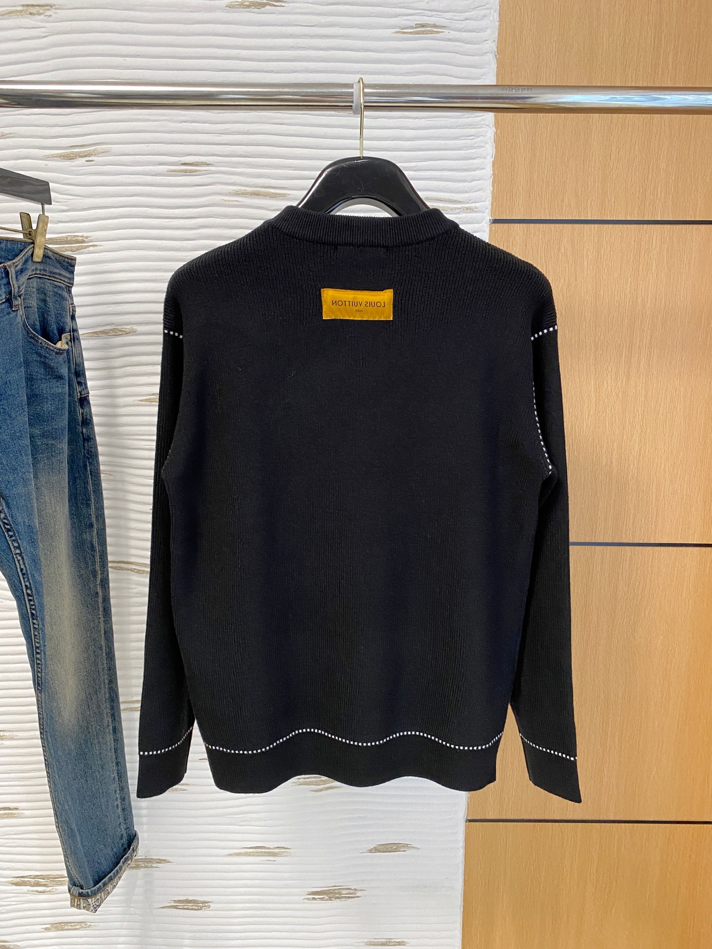 LV 2025早秋新款男士羊毛针织衫，专柜在售爆款单品，各大时尚买手明星人手一件的百搭单品。简单时尚甚是