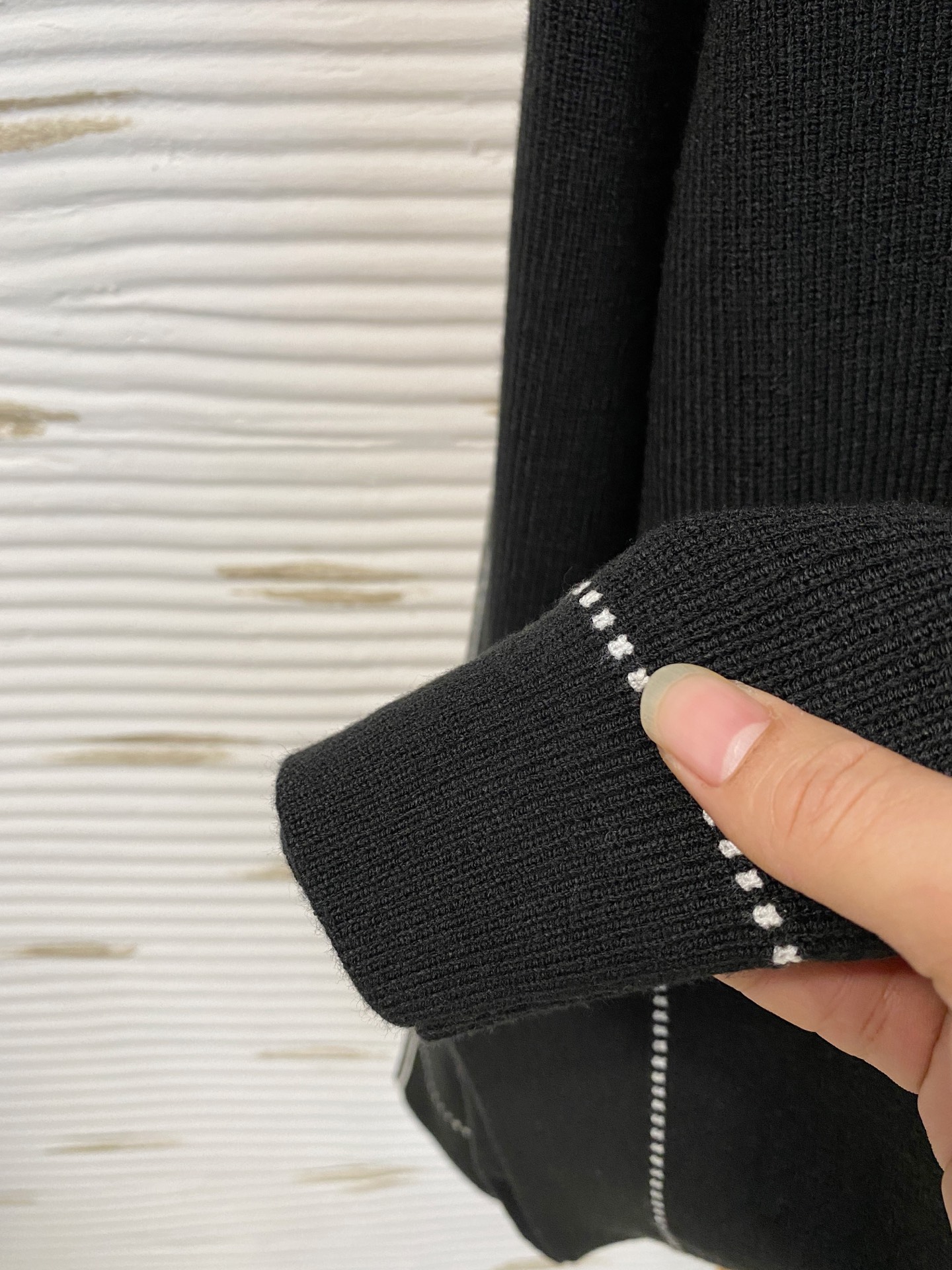 LV 2025早秋新款男士羊毛针织衫，专柜在售爆款单品，各大时尚买手明星人手一件的百搭单品。简单时尚甚是