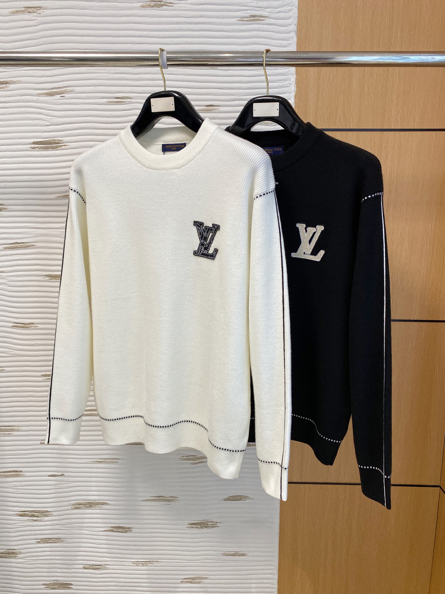 LV 2025早秋新款男士羊毛针织衫，专柜在售爆款单品，各大时尚买手明星人手一件的百搭单品。简单时尚甚是