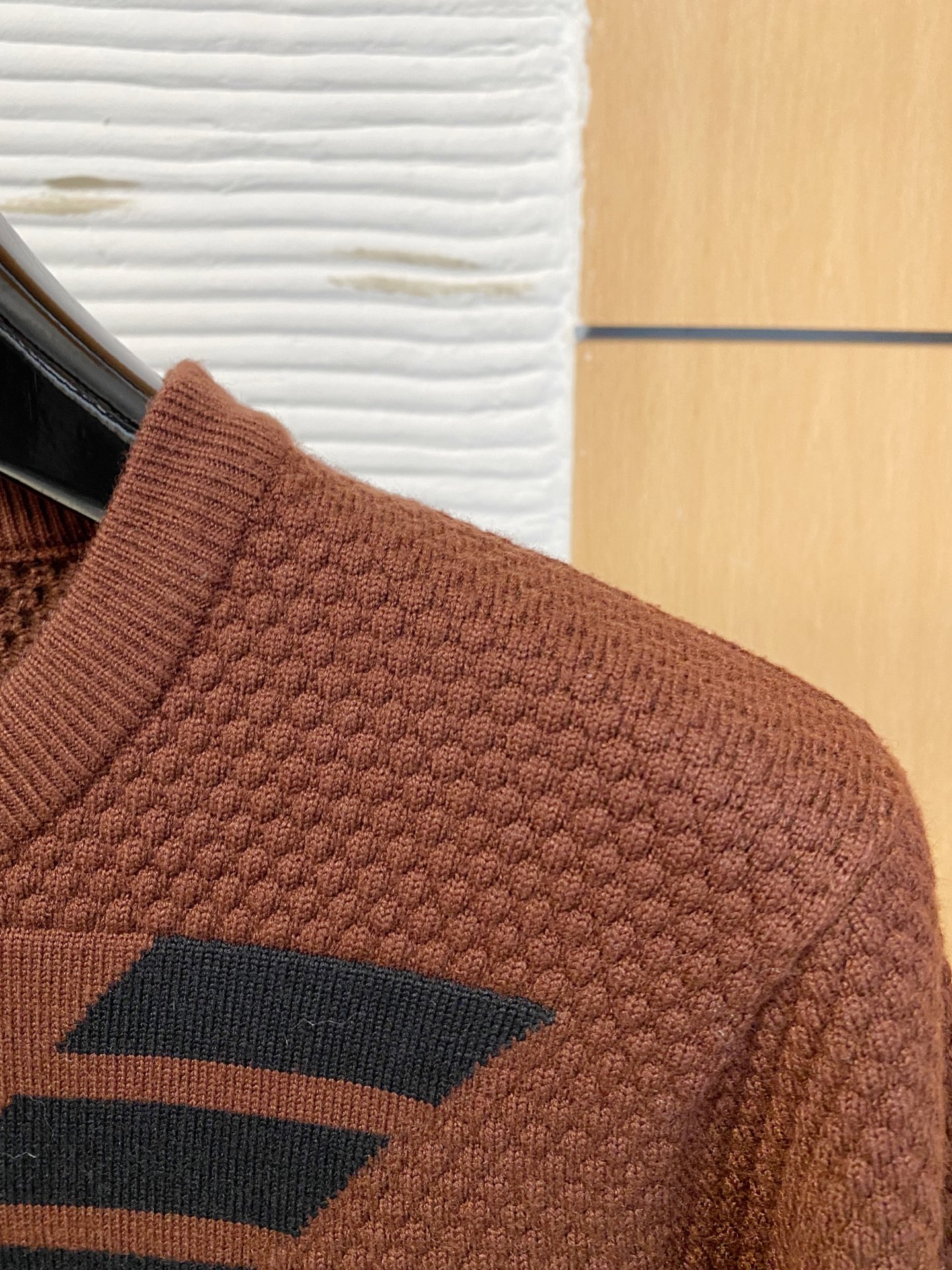 阿玛尼 2025早秋新款男士羊毛针织衫，专柜在售爆款单品，各大时尚买手明星人手一件的百搭单品。简单时尚甚