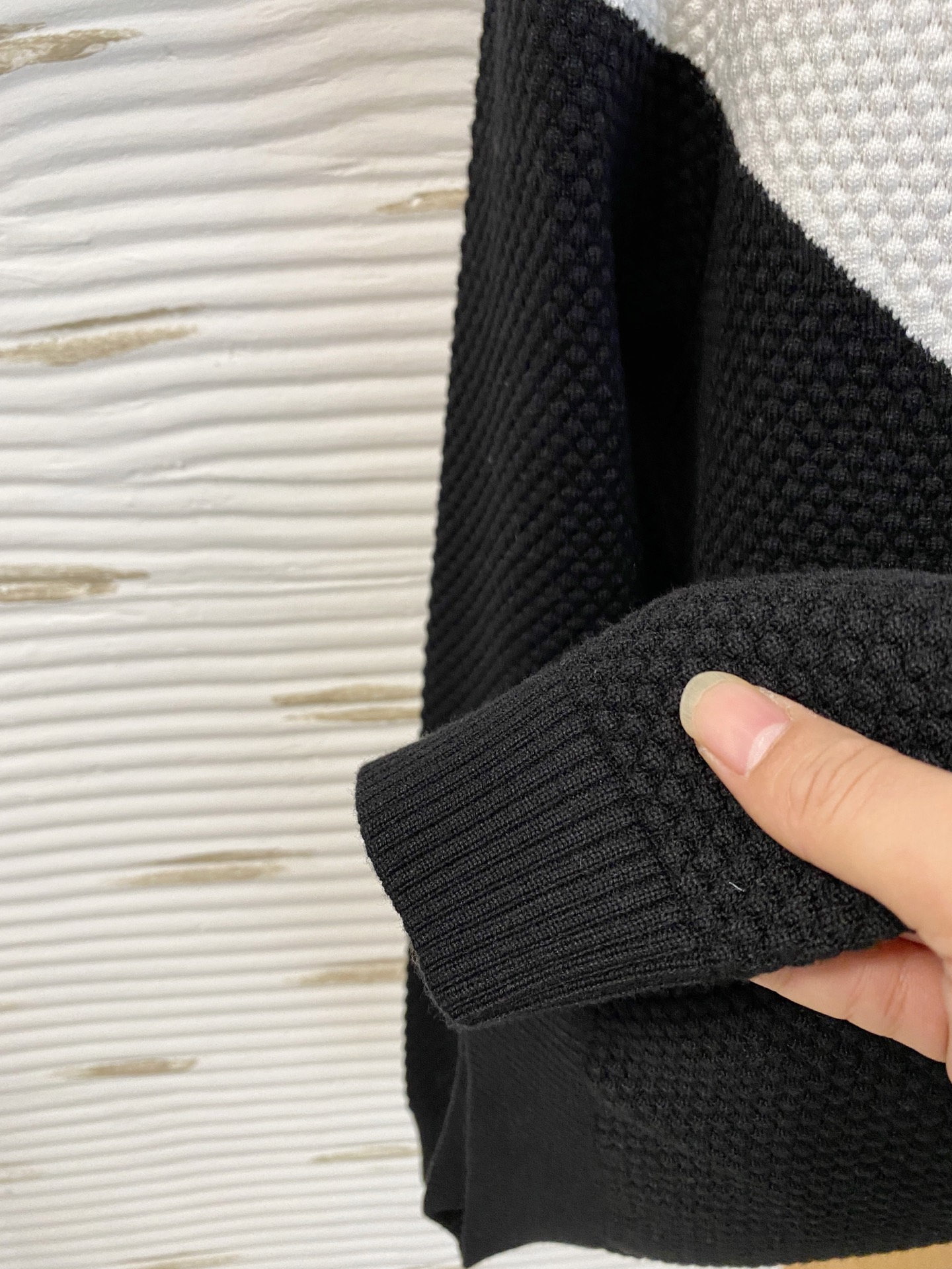 阿玛尼 2025早秋新款男士羊毛针织衫，专柜在售爆款单品，各大时尚买手明星人手一件的百搭单品。简单时尚甚