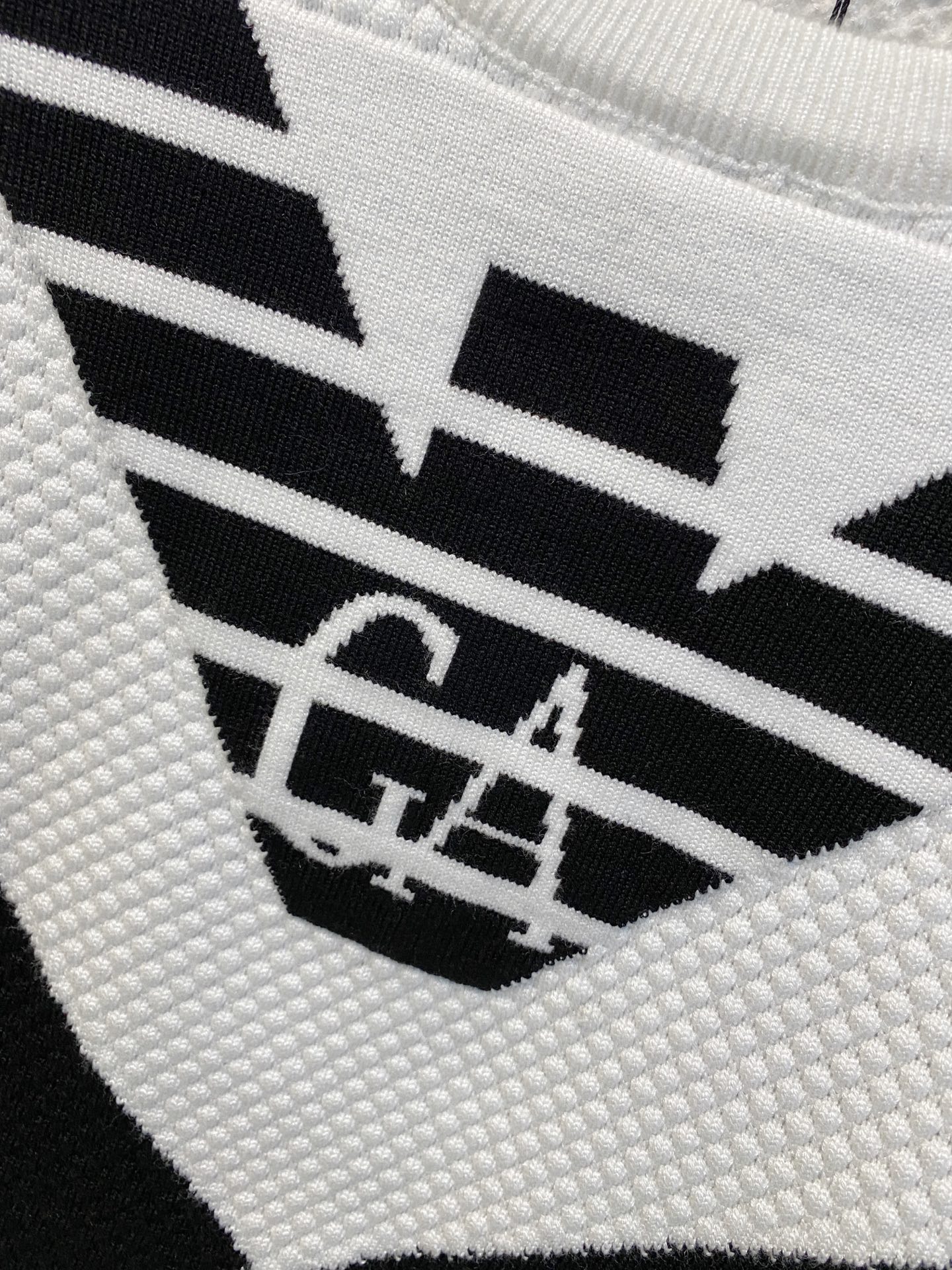 阿玛尼 2025早秋新款男士羊毛针织衫，专柜在售爆款单品，各大时尚买手明星人手一件的百搭单品。简单时尚甚