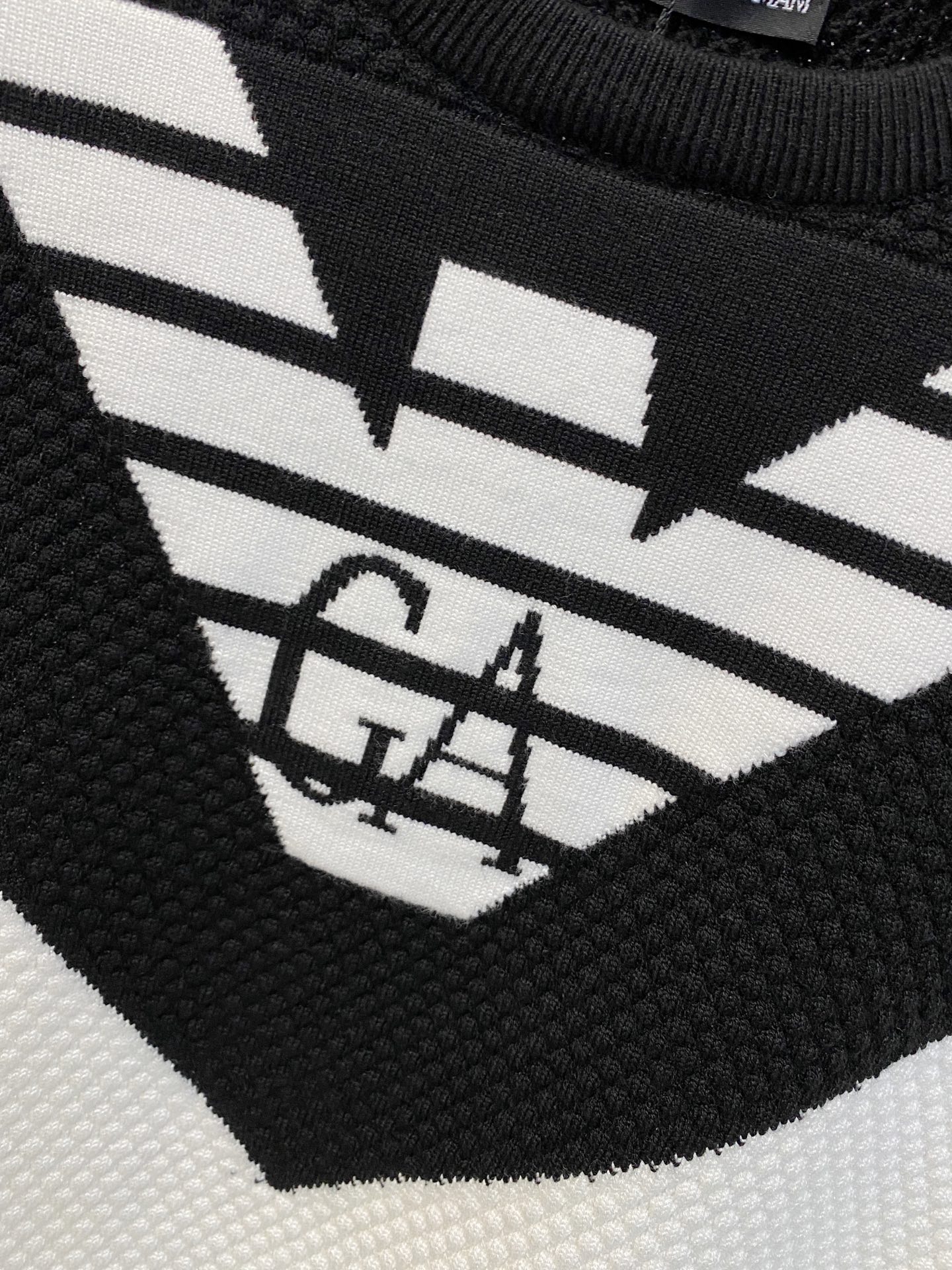 阿玛尼 2025早秋新款男士羊毛针织衫，专柜在售爆款单品，各大时尚买手明星人手一件的百搭单品。简单时尚甚