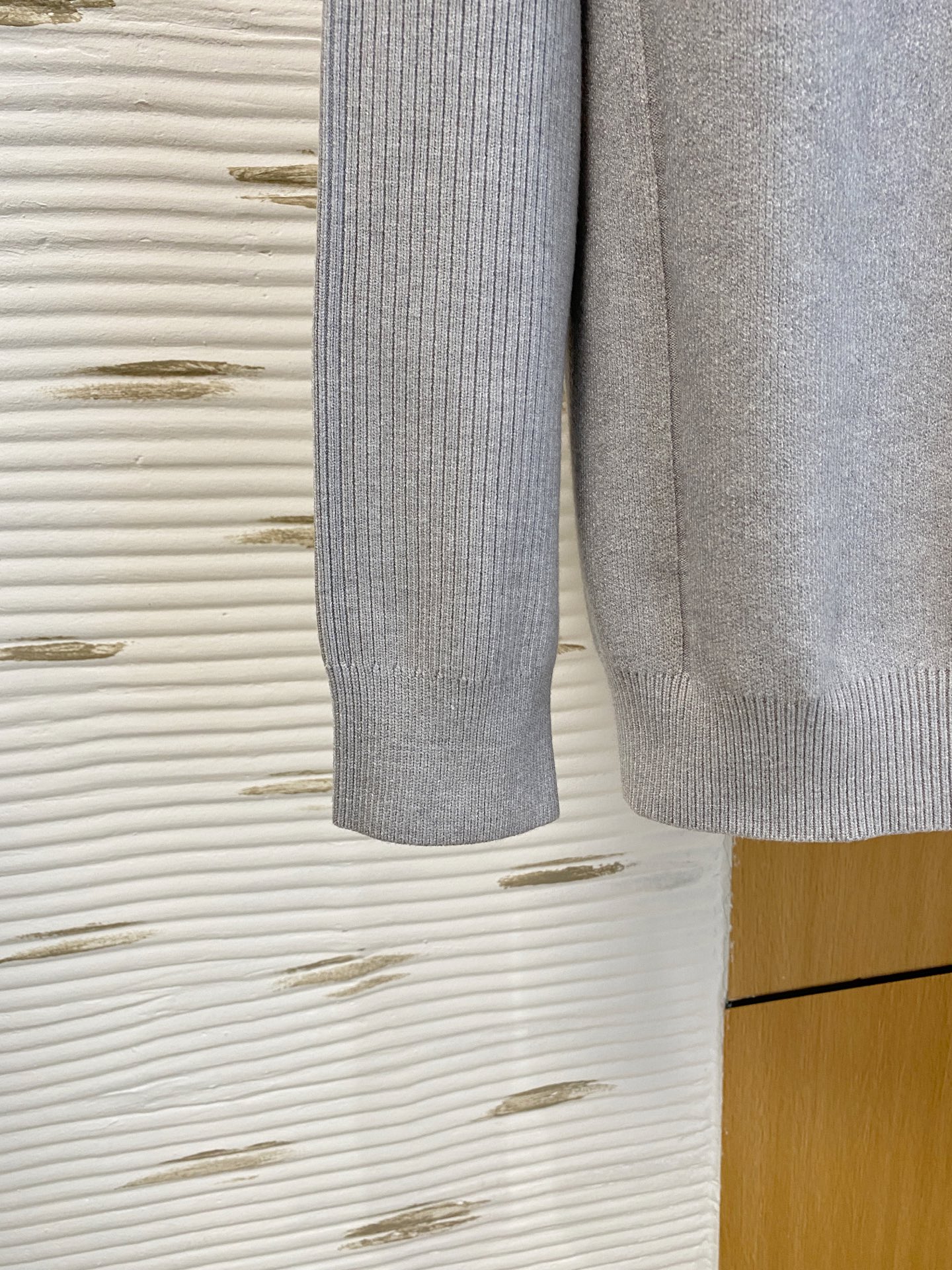 始祖鸟 2025秋冬羊毛混纺开衫拉链针织毛衣，采用进口定制纱线，上身舒适保暖，专柜同步在售。三标齐全。码