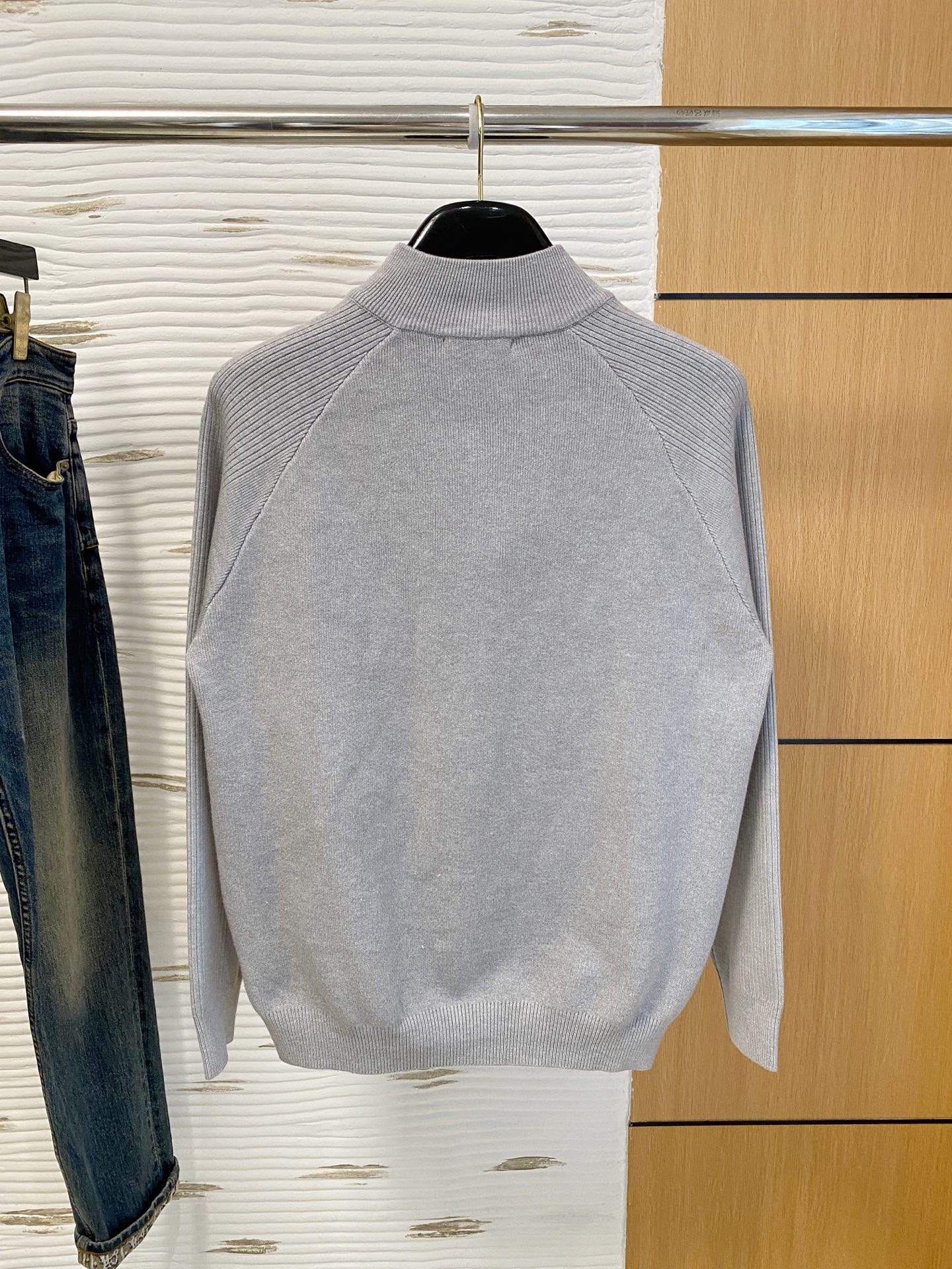 始祖鸟 2025秋冬羊毛混纺开衫拉链针织毛衣，采用进口定制纱线，上身舒适保暖，专柜同步在售。三标齐全。码