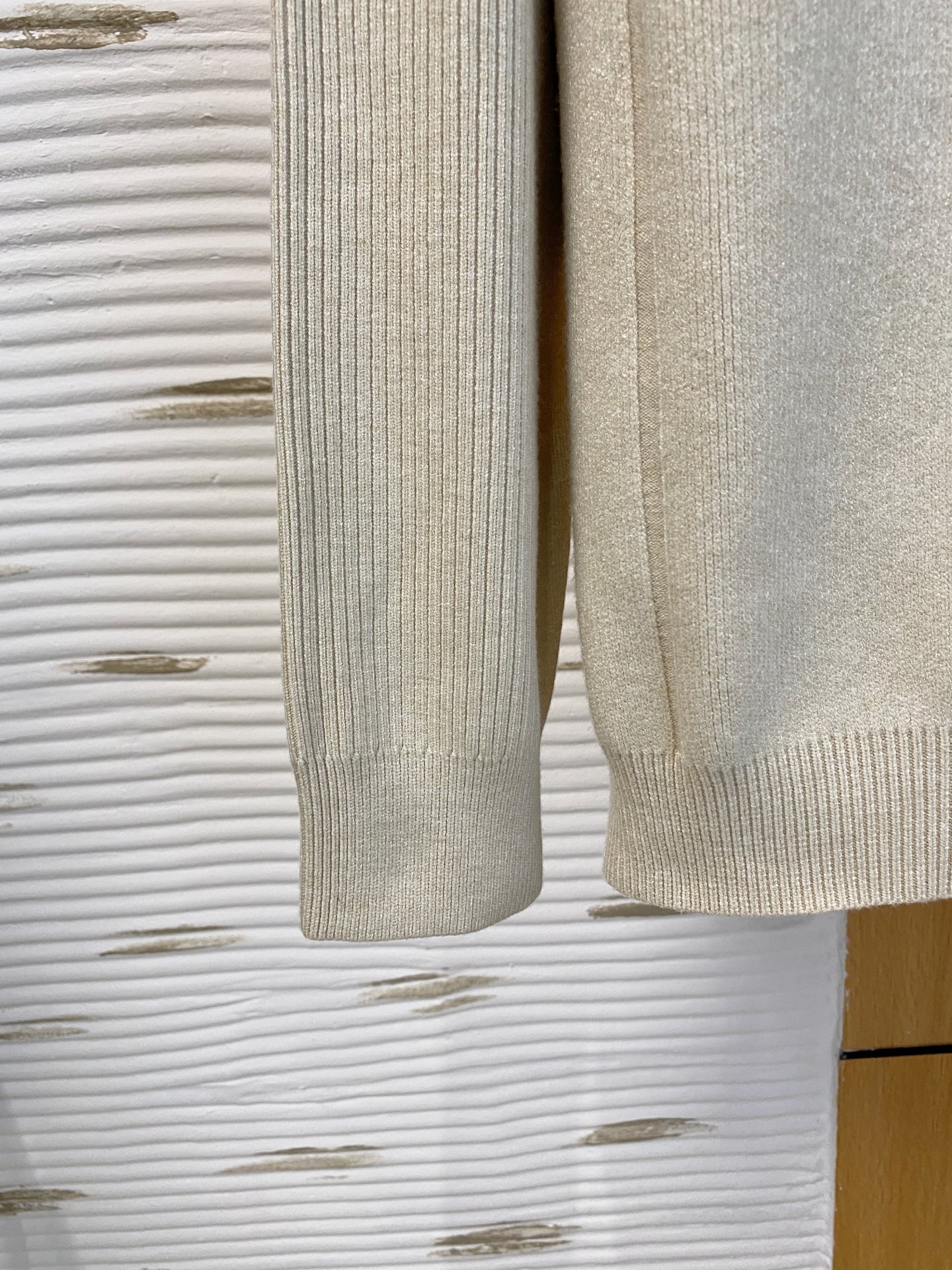 始祖鸟 2025秋冬羊毛混纺开衫拉链针织毛衣，采用进口定制纱线，上身舒适保暖，专柜同步在售。三标齐全。码