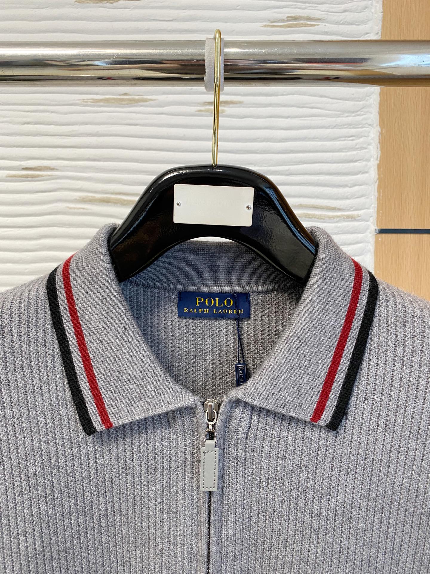 拉夫劳伦 2025秋冬羊毛混纺开衫拉链针织毛衣，采用进口定制纱线，上身舒适保暖，专柜同步在售。三标齐全。